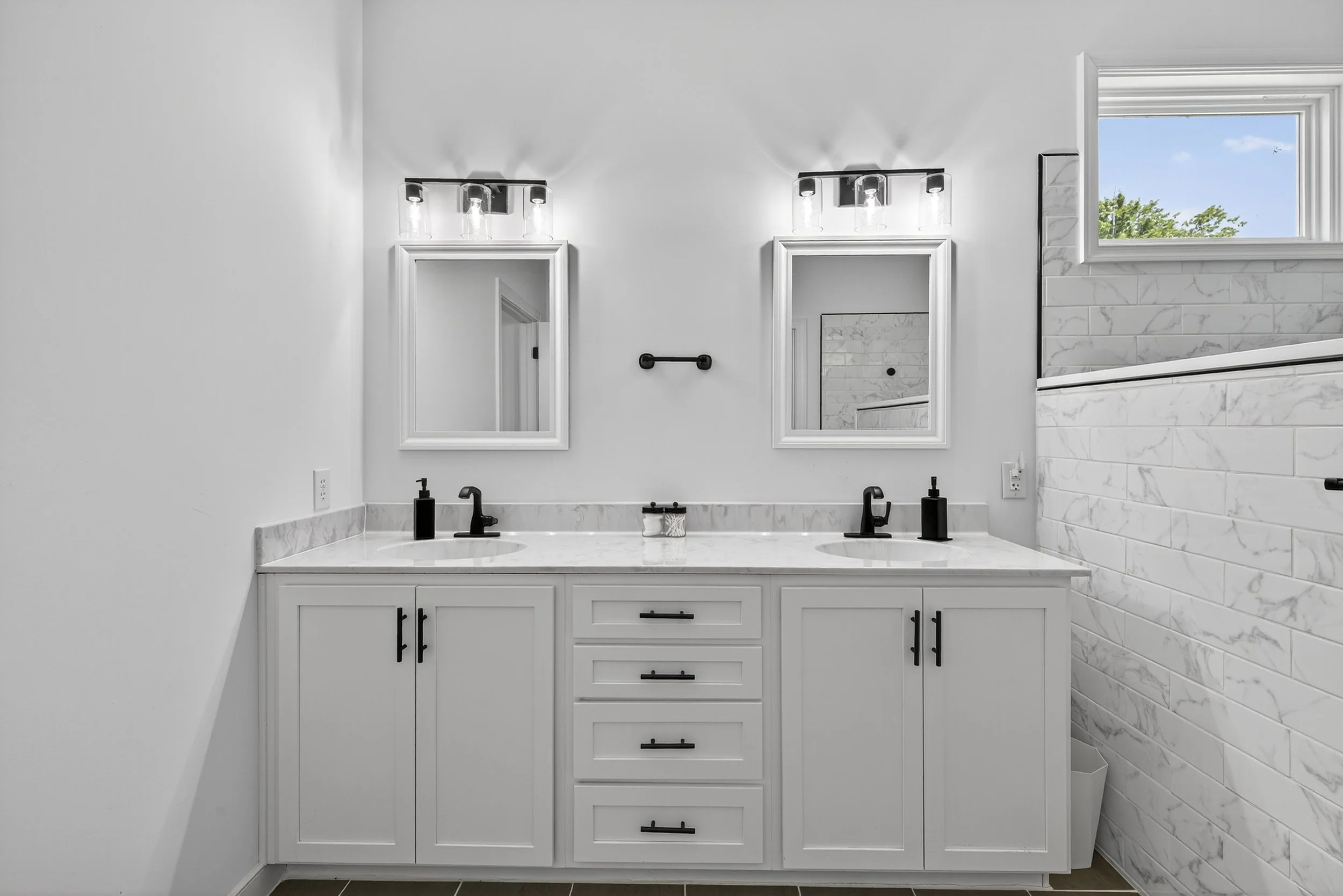 081-Primary Bathroom.jpg