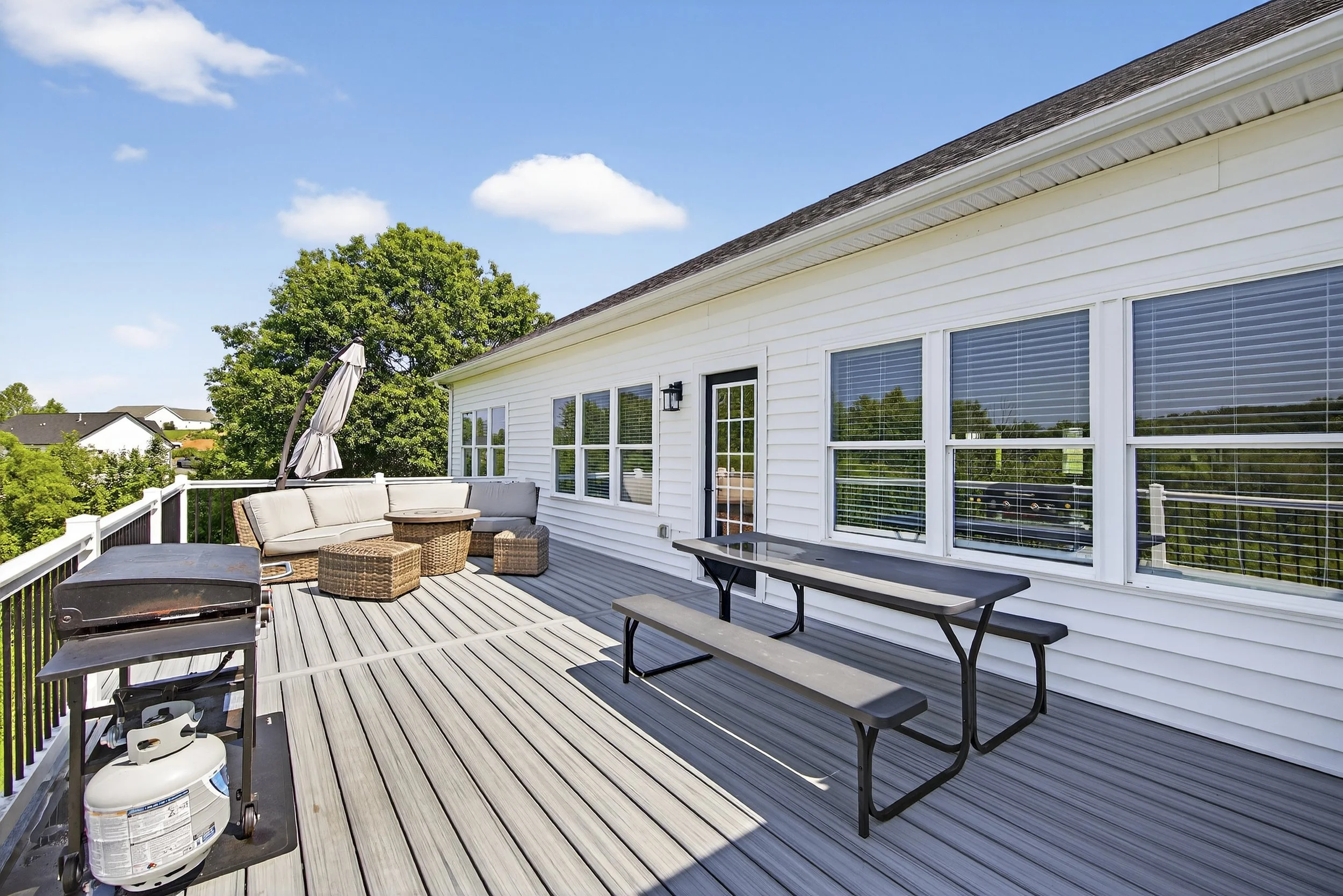 042-Deck.jpg