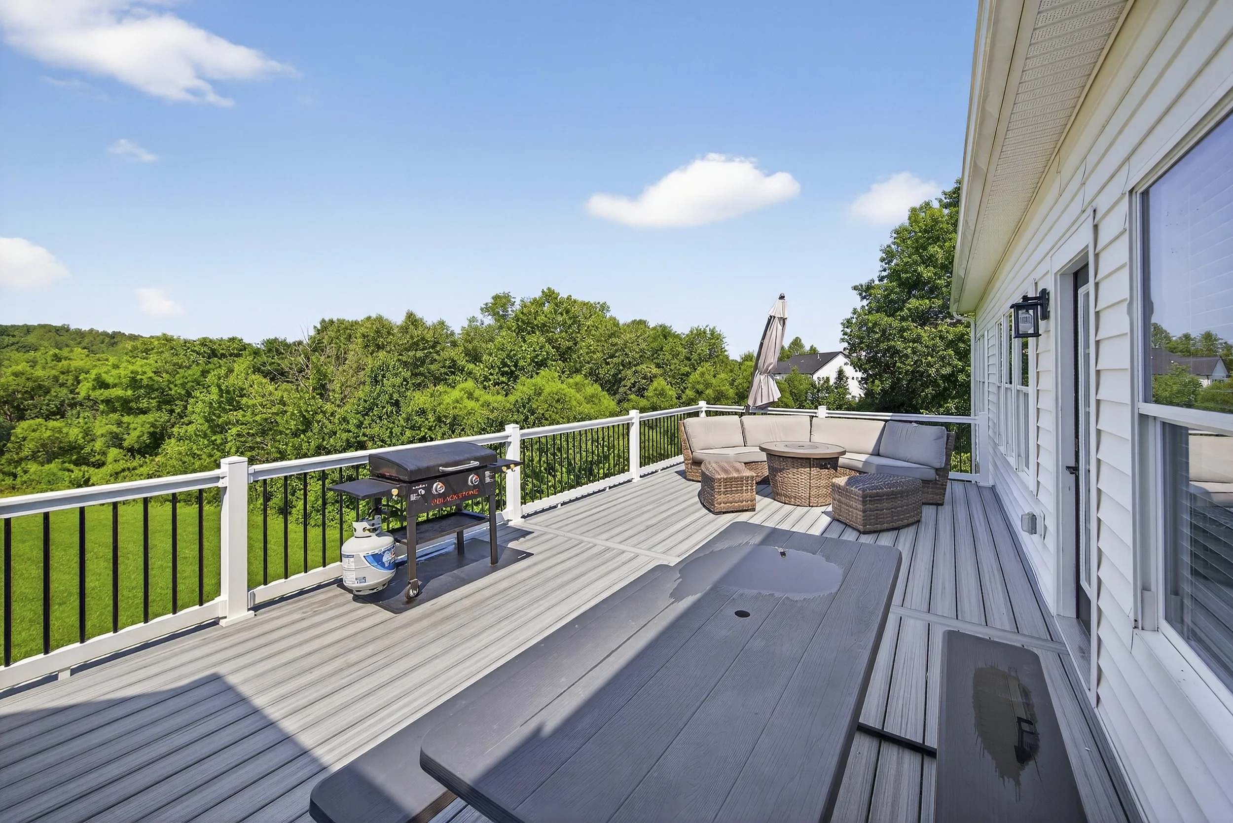 040-Deck.jpg