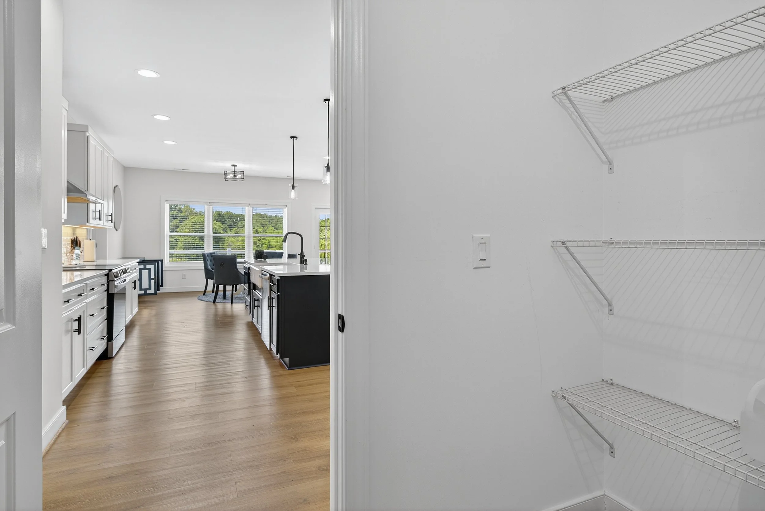 068-Pantry.jpg