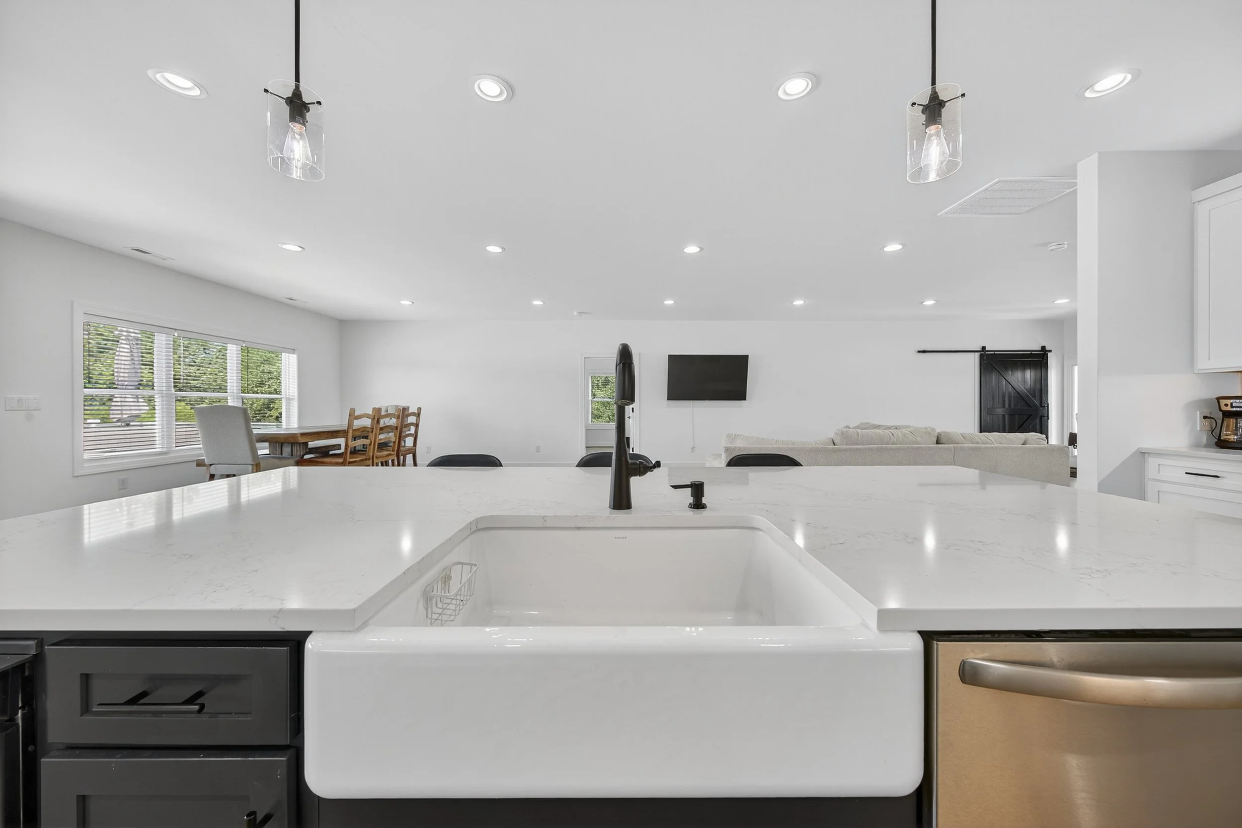 052-Kitchen.jpg