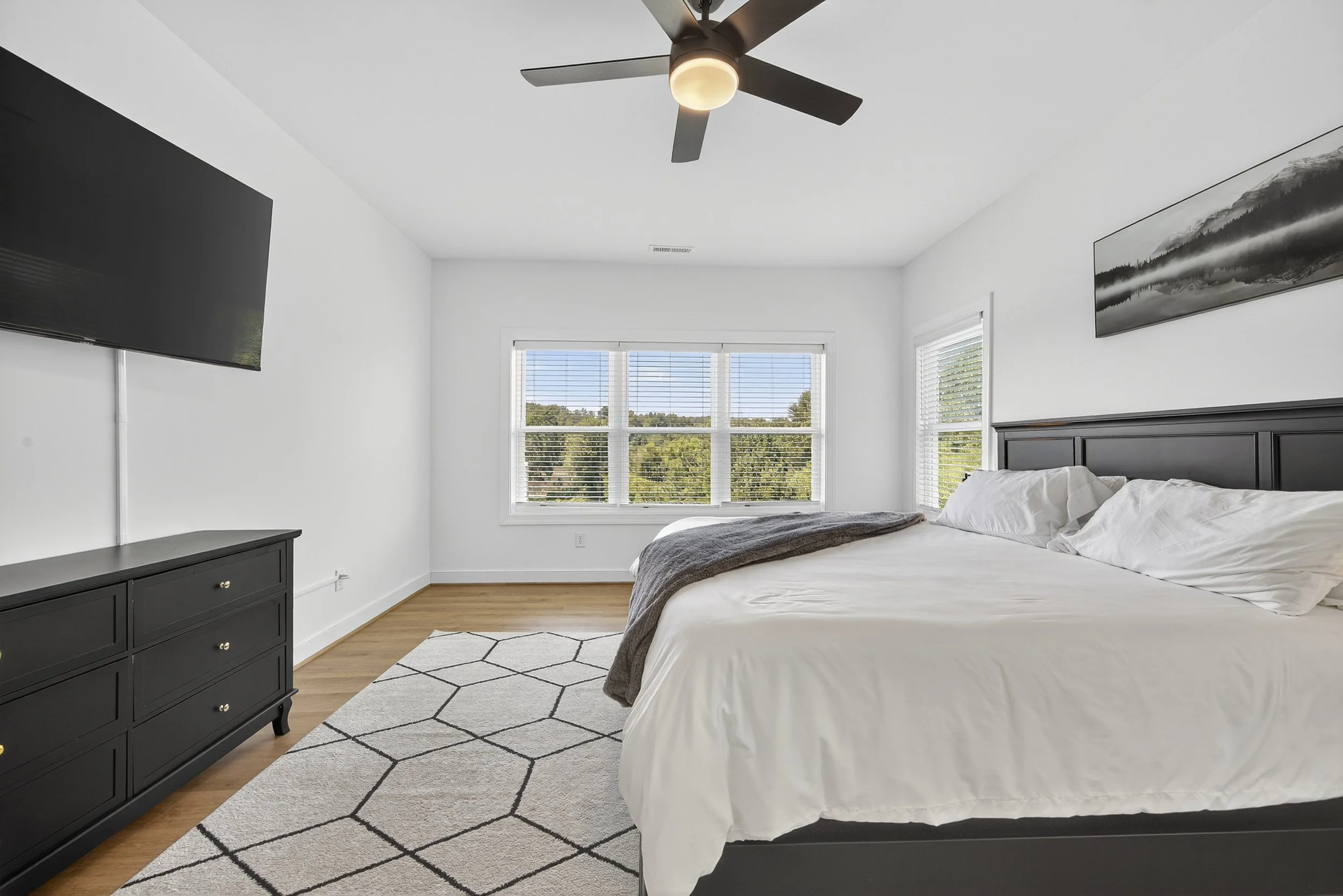 075-Primary Bedroom.jpg