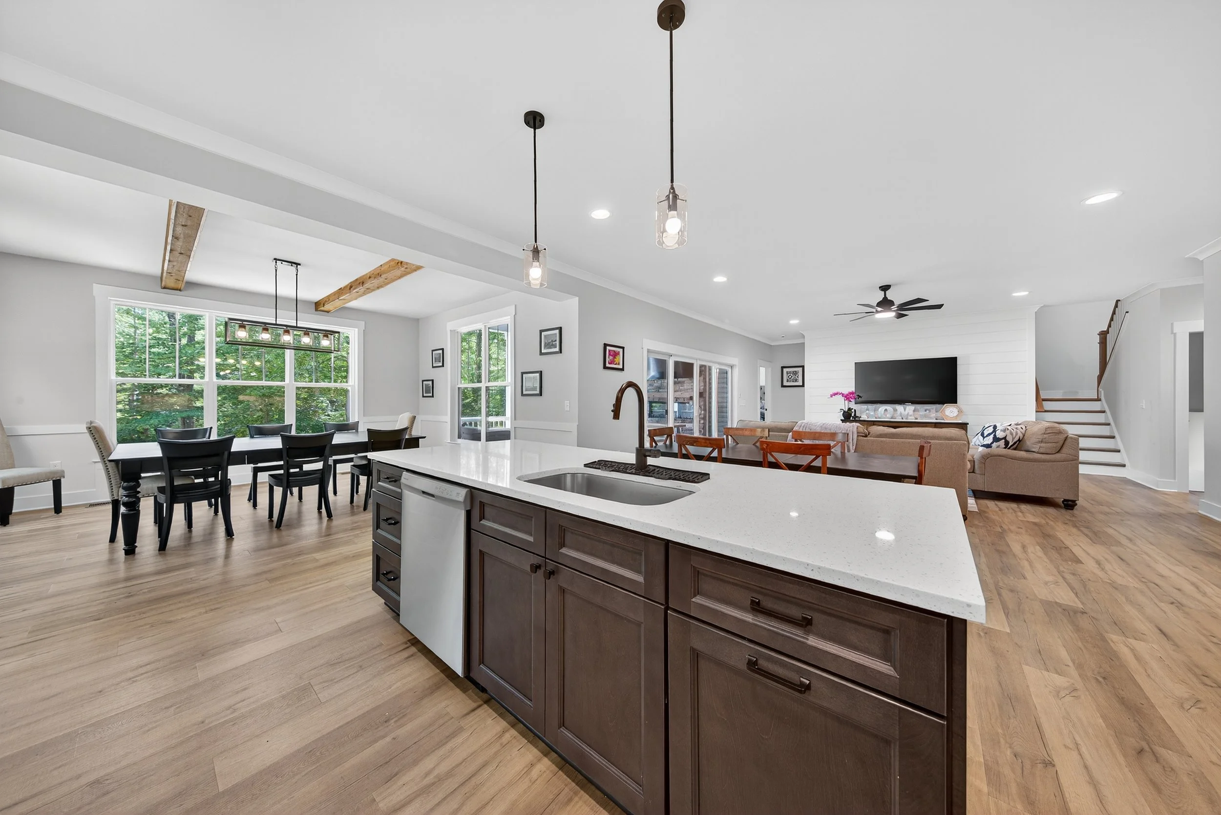 046-Kitchen to Living.jpg