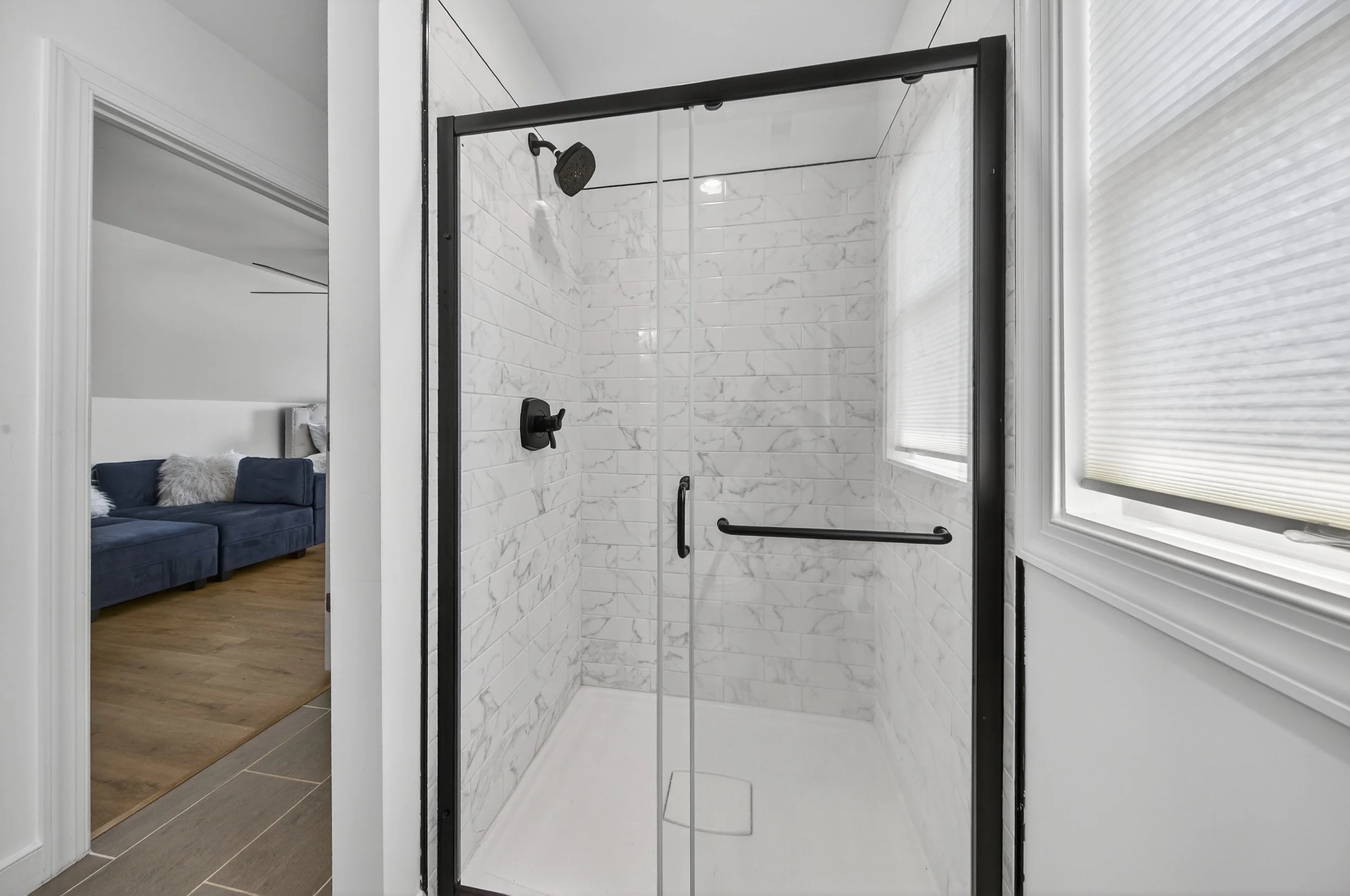106-Upstairs Bathroom.jpg