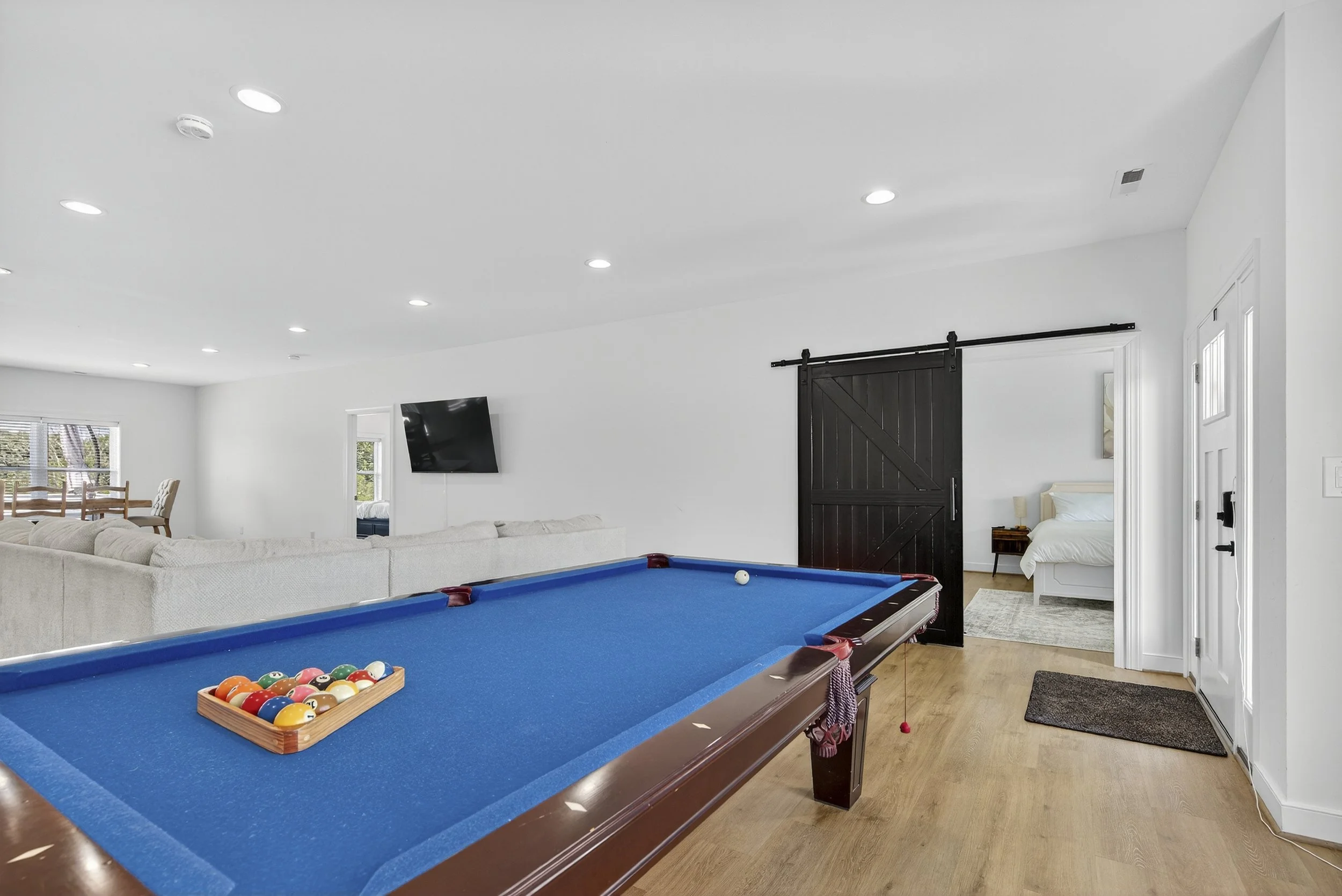 047-Living Room.jpg