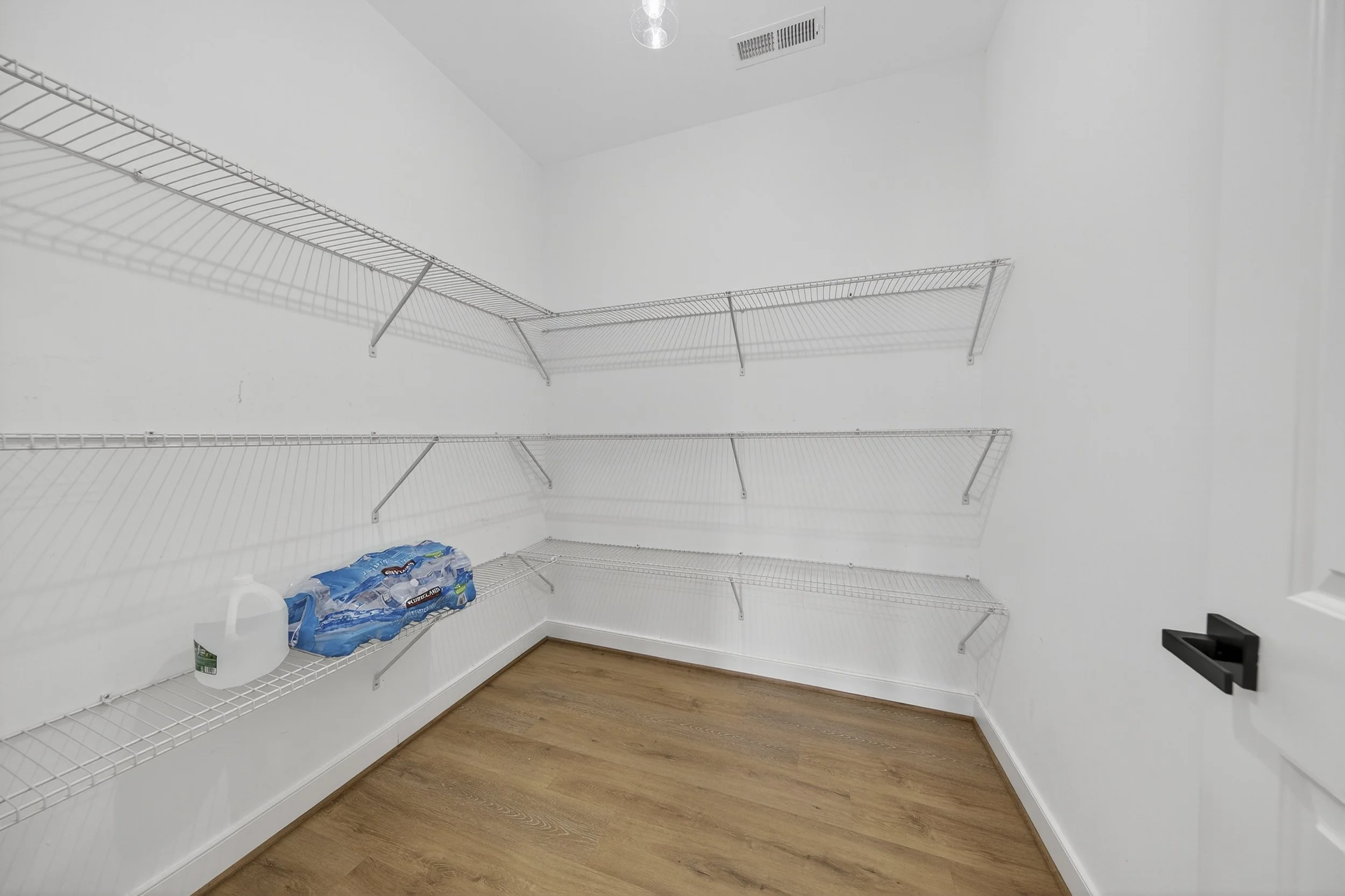 067-Pantry.jpg