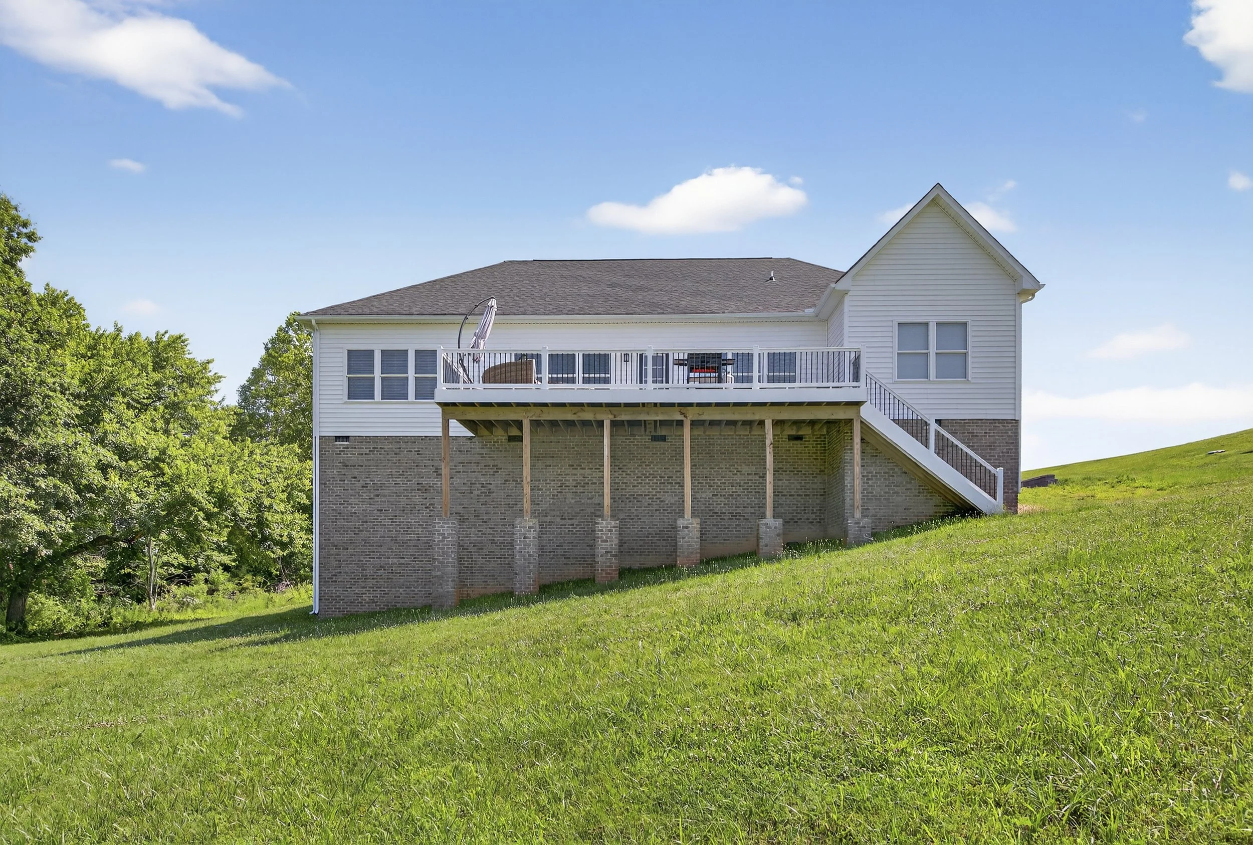 038-Exterior Back.jpg