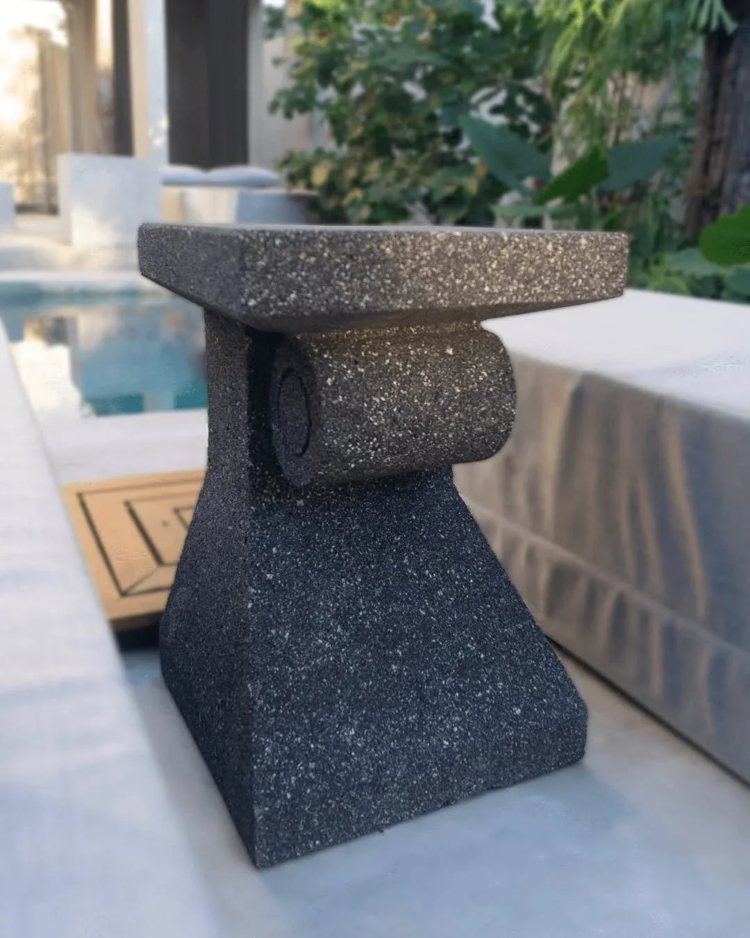 Mesa auxiliar "PALENQUE" 

Recinto volc&aacute;nico negro

#quarry #cantera #decor #interiordesign #furniture #furnituredesign #stonework #stone #tulum #decoracion #dise&ntilde;odeinteriores