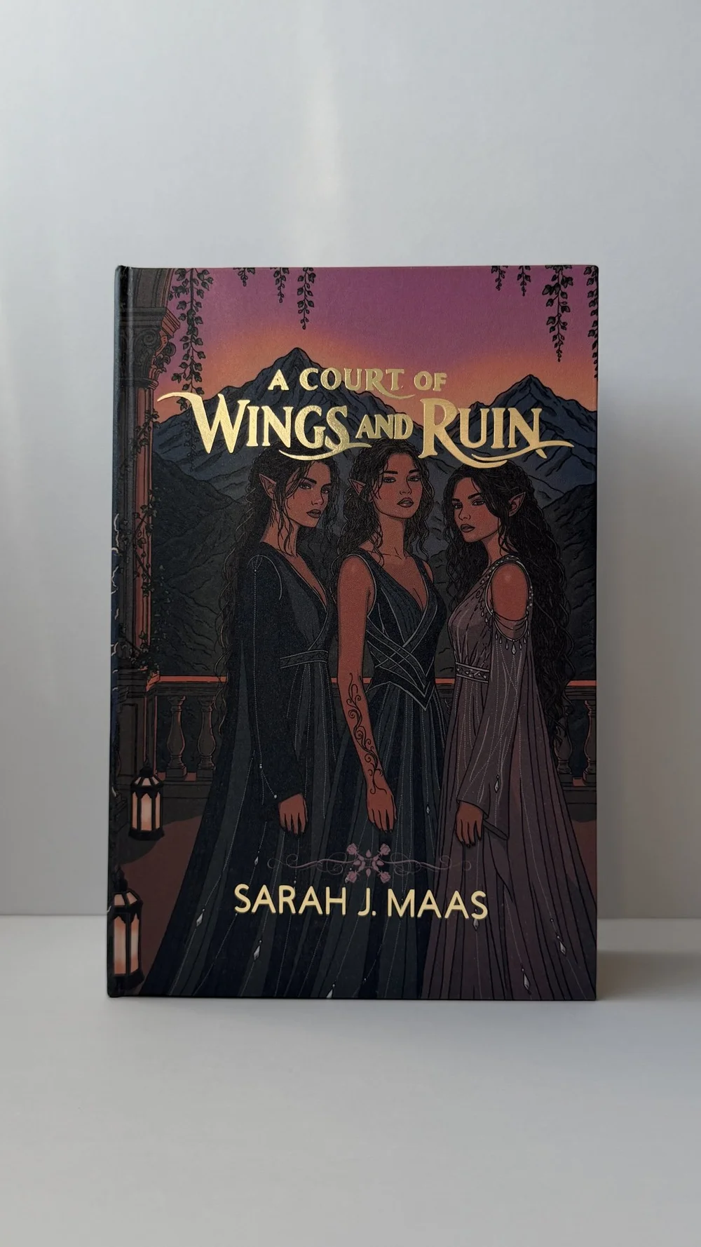 A Court of Wings and Ruin, finished cover.