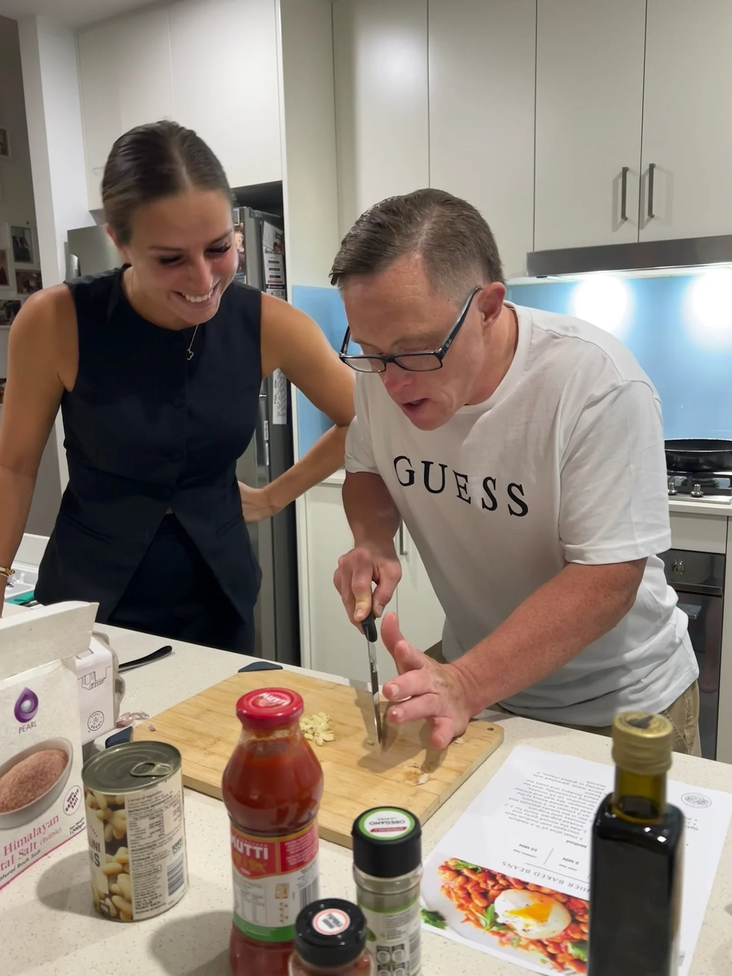 🧠 At Brain of a Dietitian, we take a super hands-on approach by teaching nutrition literacy through real-life examples. 

Rather than just talking about nutrition in theory, we roll up our sleeves and get cooking alongside our clients, showing them 