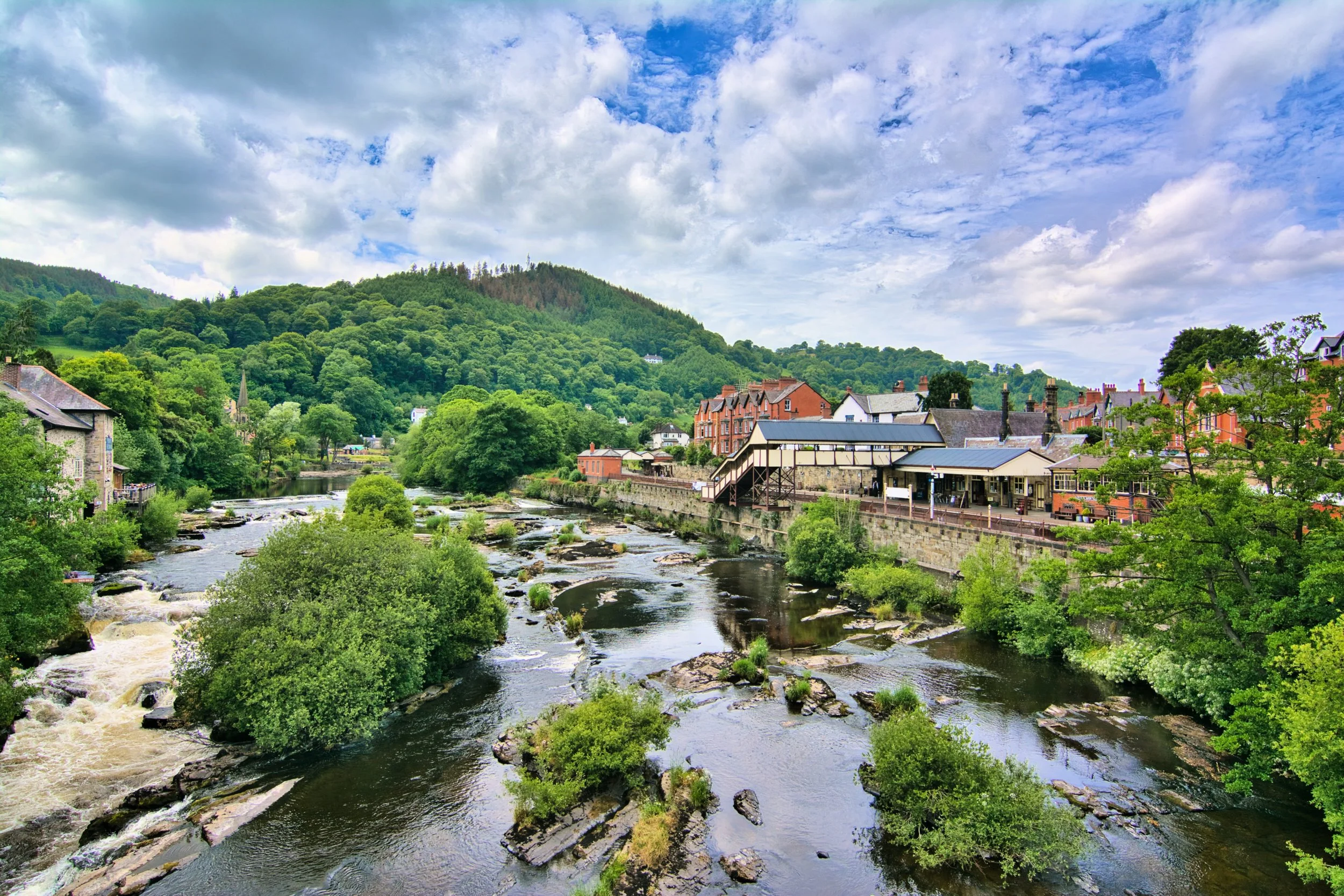 Llangollen River Dee 2012. A very busy place Llangollen for tourists, not easy finding a parking spot.