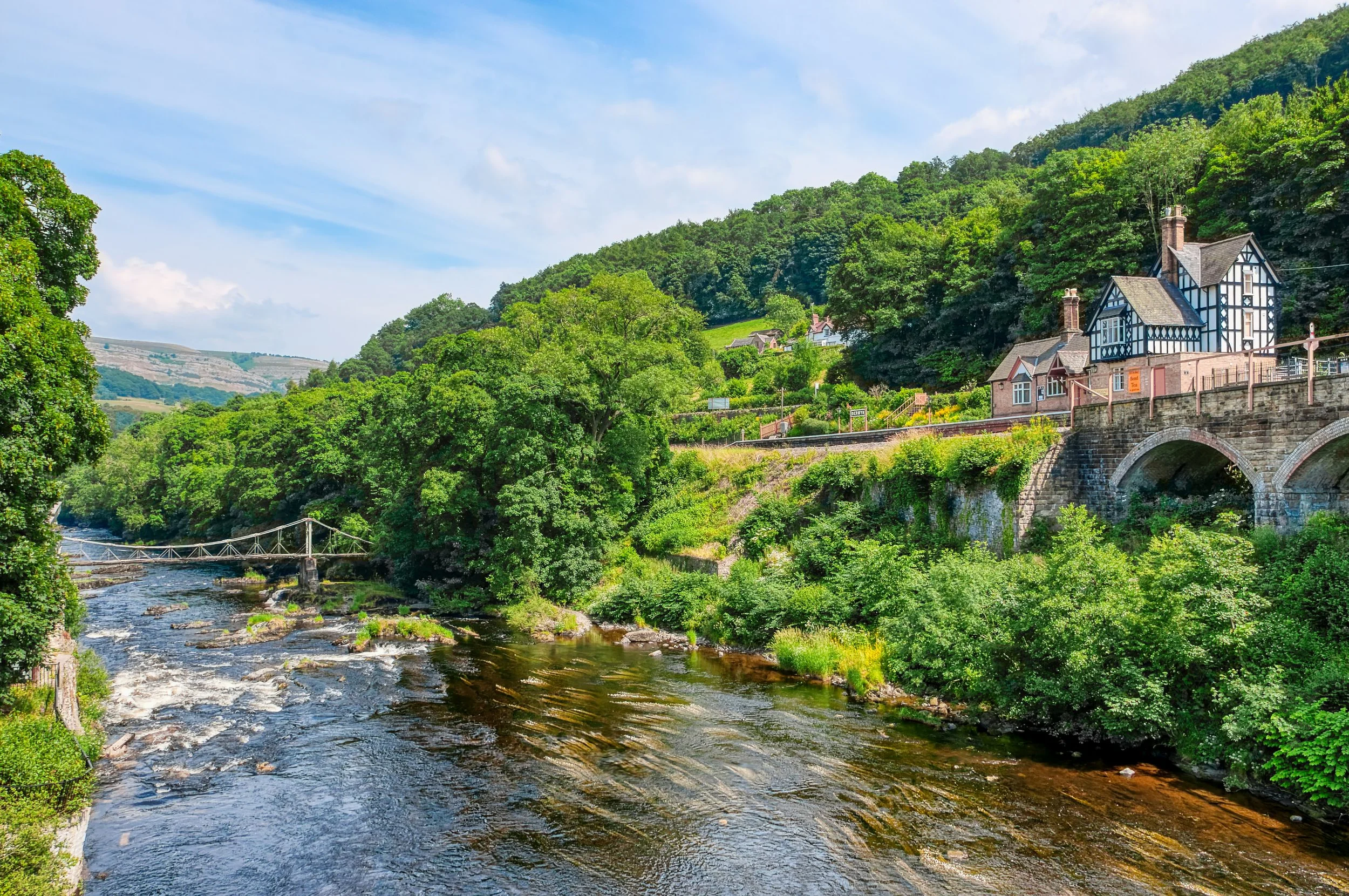 10 NW. Dee Berwyn. The orange advert on the station is for Brook Bond Tea, anybody remember it.