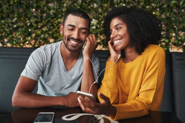 One Stream, Two Ears: The Bluetooth Feature We’re Still Missing