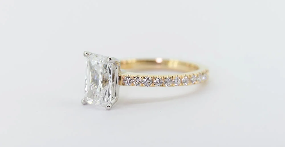 Radiant Cut Engagement Ring 18k