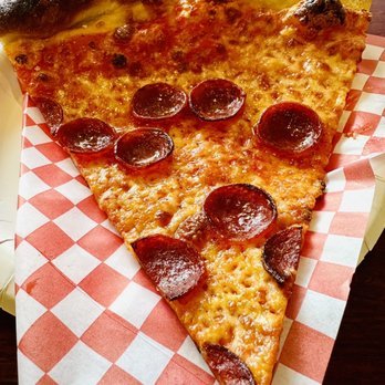 Zazas Pizzeria-min.jpeg