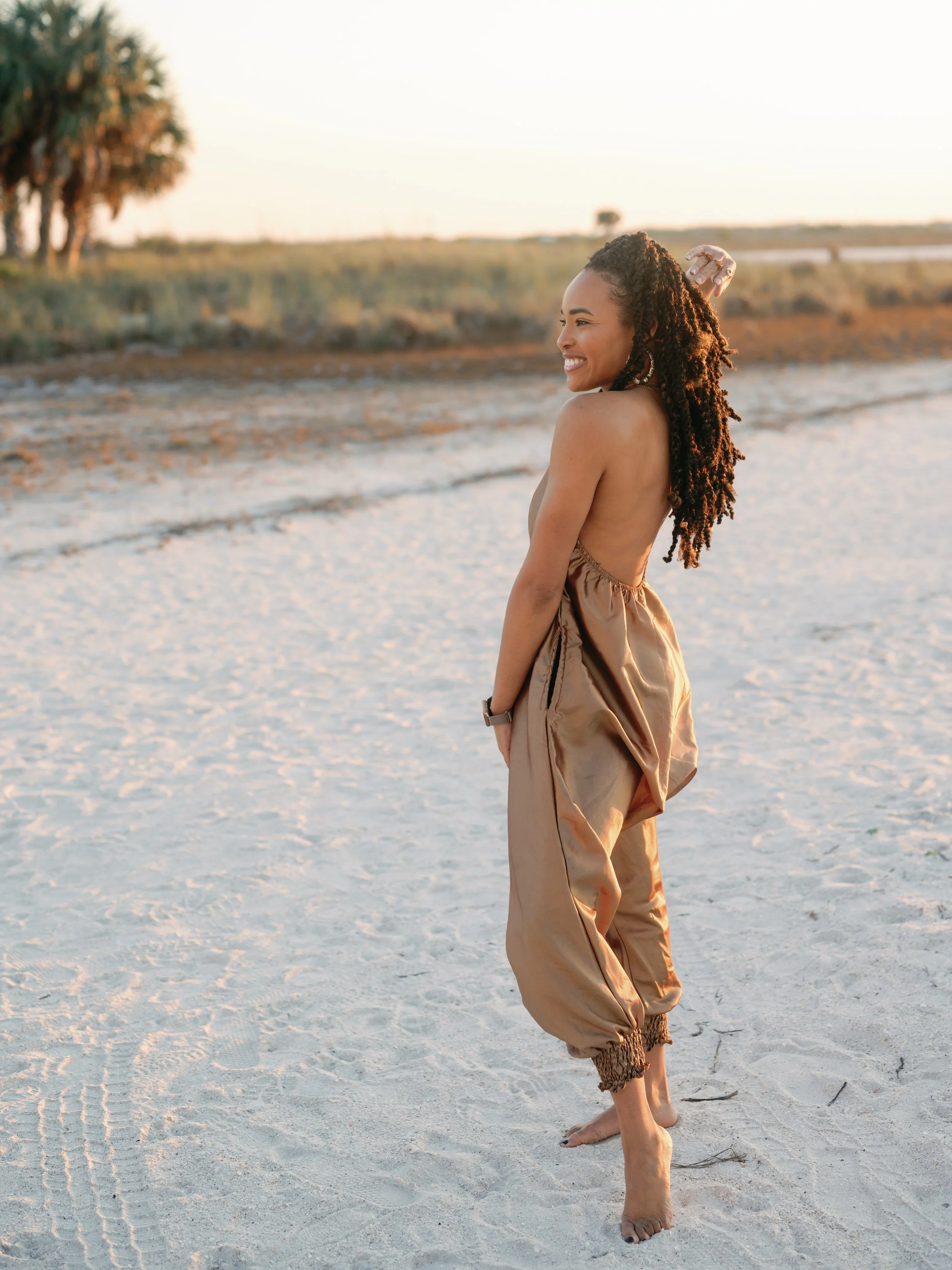 It&rsquo;s your time to shine ☀️ in your favorite Savannah Jumper with a little extra glow when the light hits just right

Flowy, effortless, and made for the days that turn into nights without a plan.

festival season
vacation mode
dinner with frien