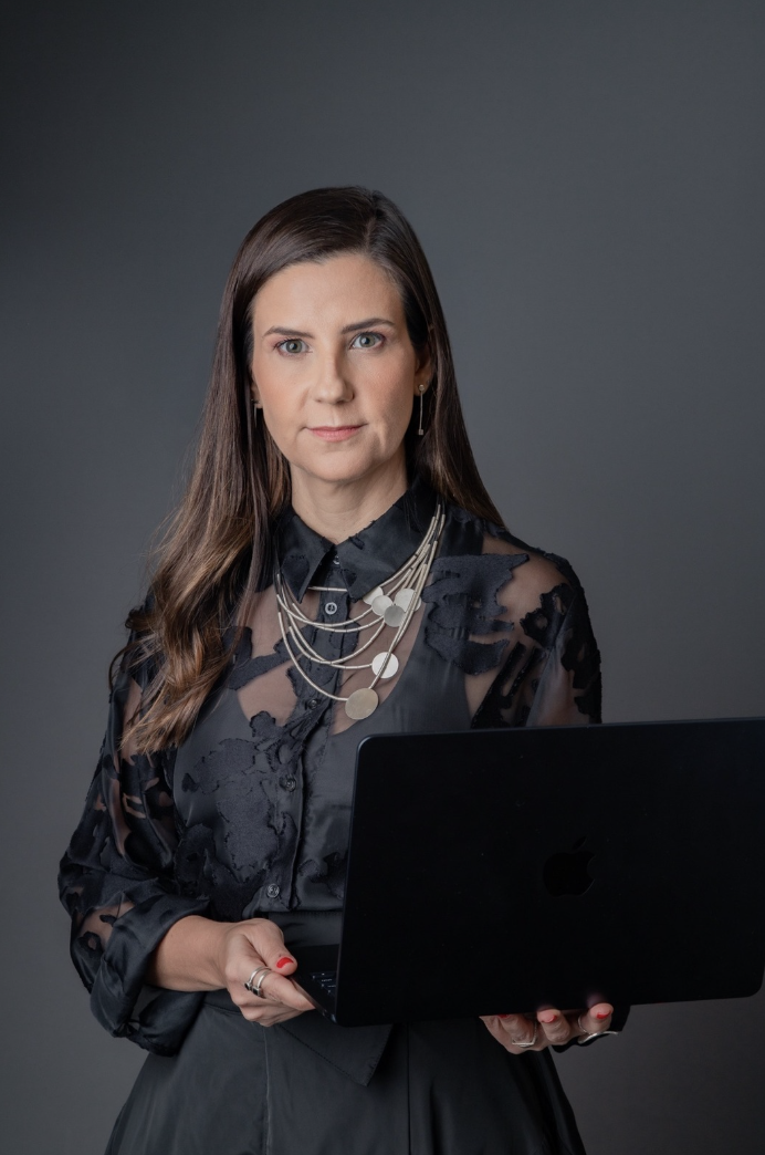 Arquiteta Moema Loures, sócia-fundadora da ARTO Arquitetura Hospitalar e coordenadora da Pós-graduação em Arquitetura para a Saúde da PUC-Rio