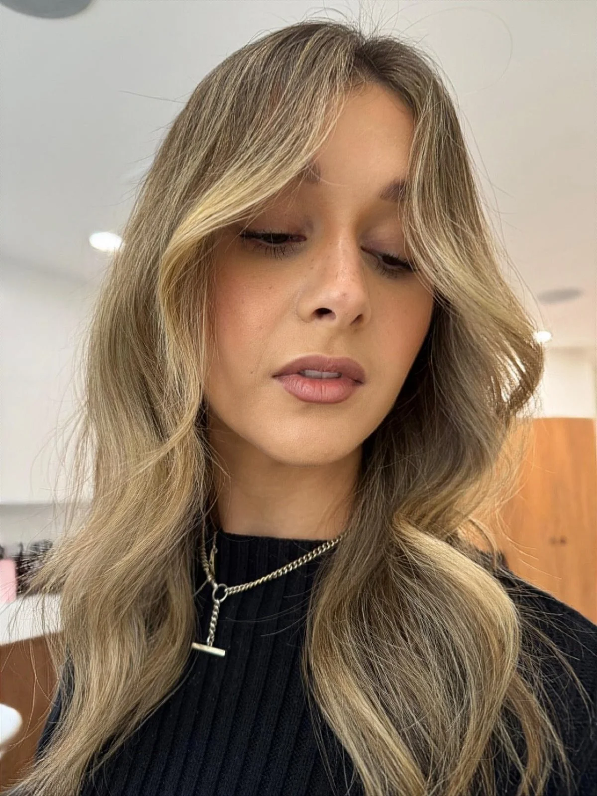 Not blonde. Not brunette.

Just that perfect in-between that somehow does it all...

Colourist/Stylist: @jade_salonlio