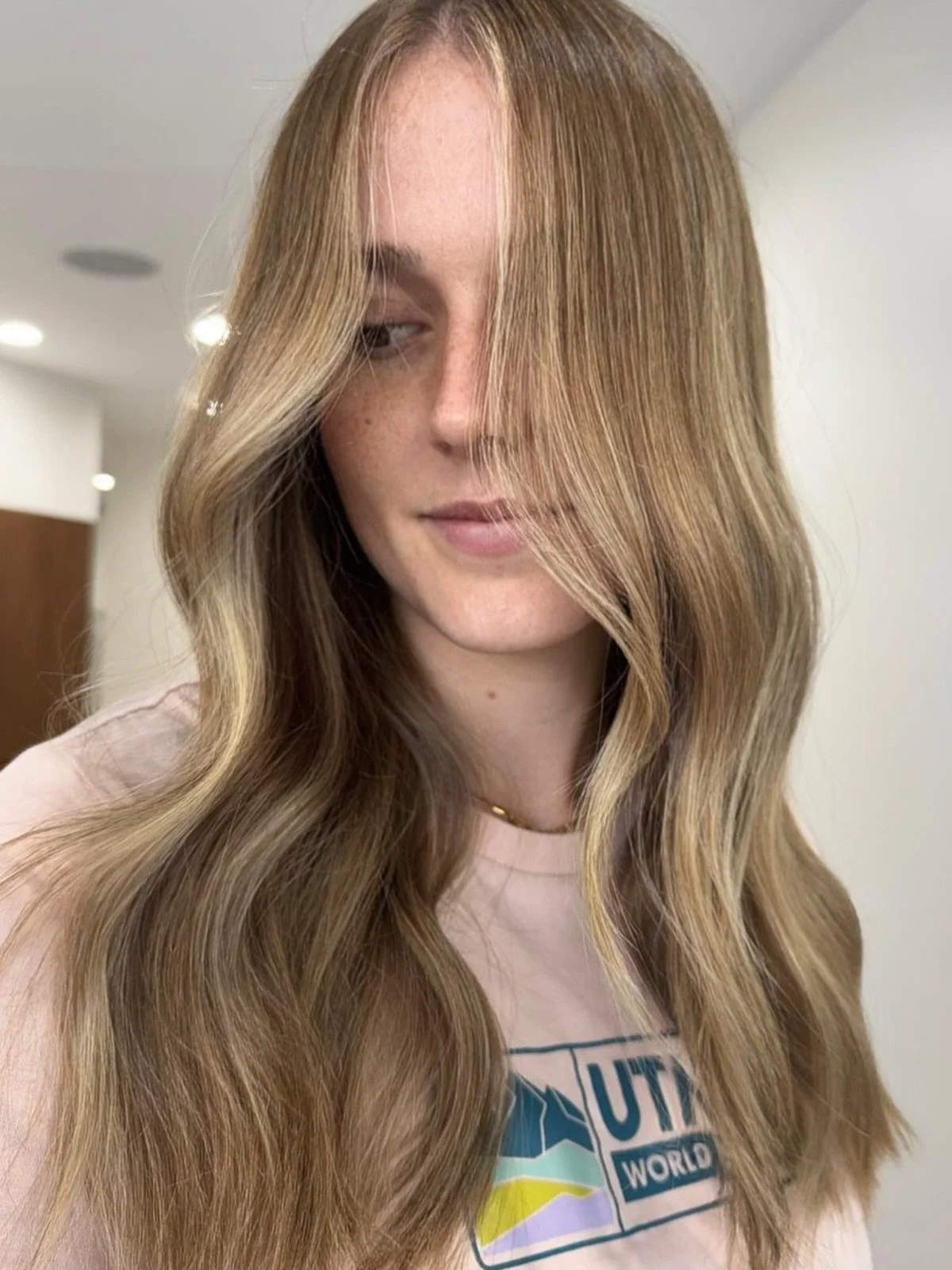 We said goodbye to the brass and hello to dimension.

Freshly toned, seamlessly blended, and looking like the bronde she was always meant to be....

Colorist/Stylist: @jade_salonlio