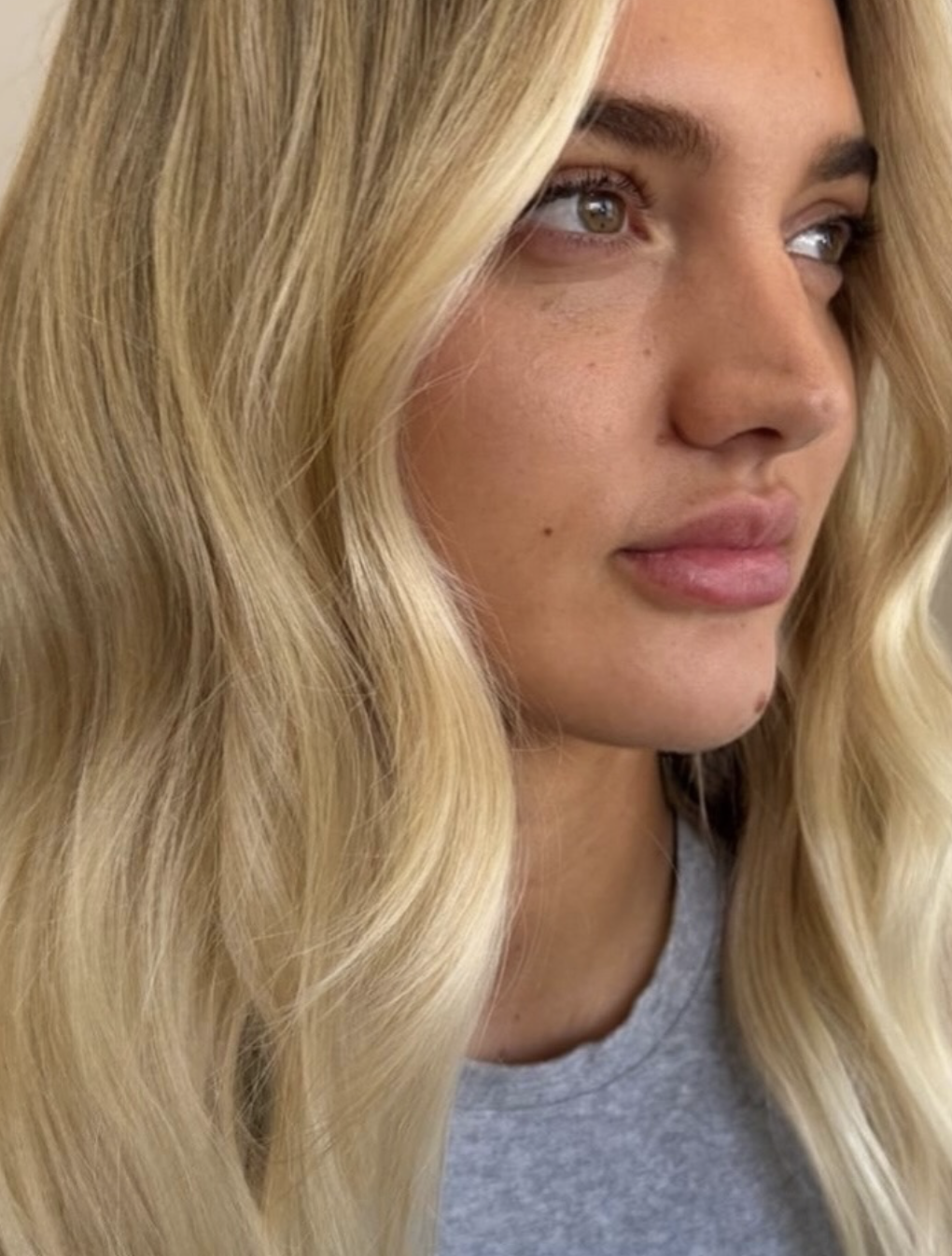 custom gloss, blonde, waved hair