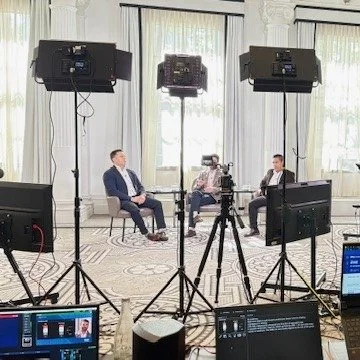 🎬 Lights, camera, action! A bit of filming done &amp; dusted for some content coming out soon. #staytuned #SalesTraining #BehindTheScenes