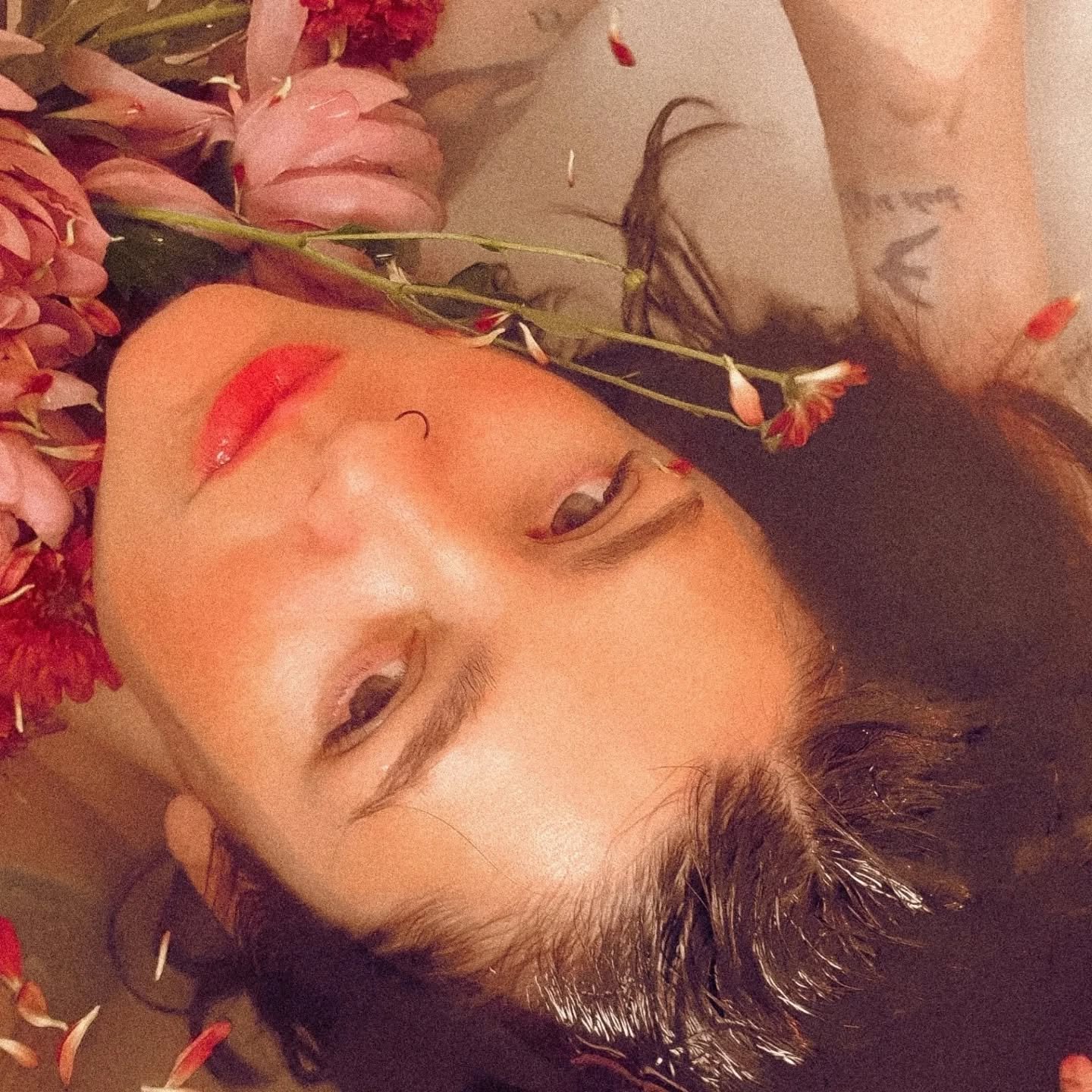 Throwback to my first artistic floral water self portrait 🪷
Time to update this I think 🤔 What colour flowers should I use next??

#artisticportraits #portraitphotographymelbourne #styledportraits #floralstyledphotography #waterphotography