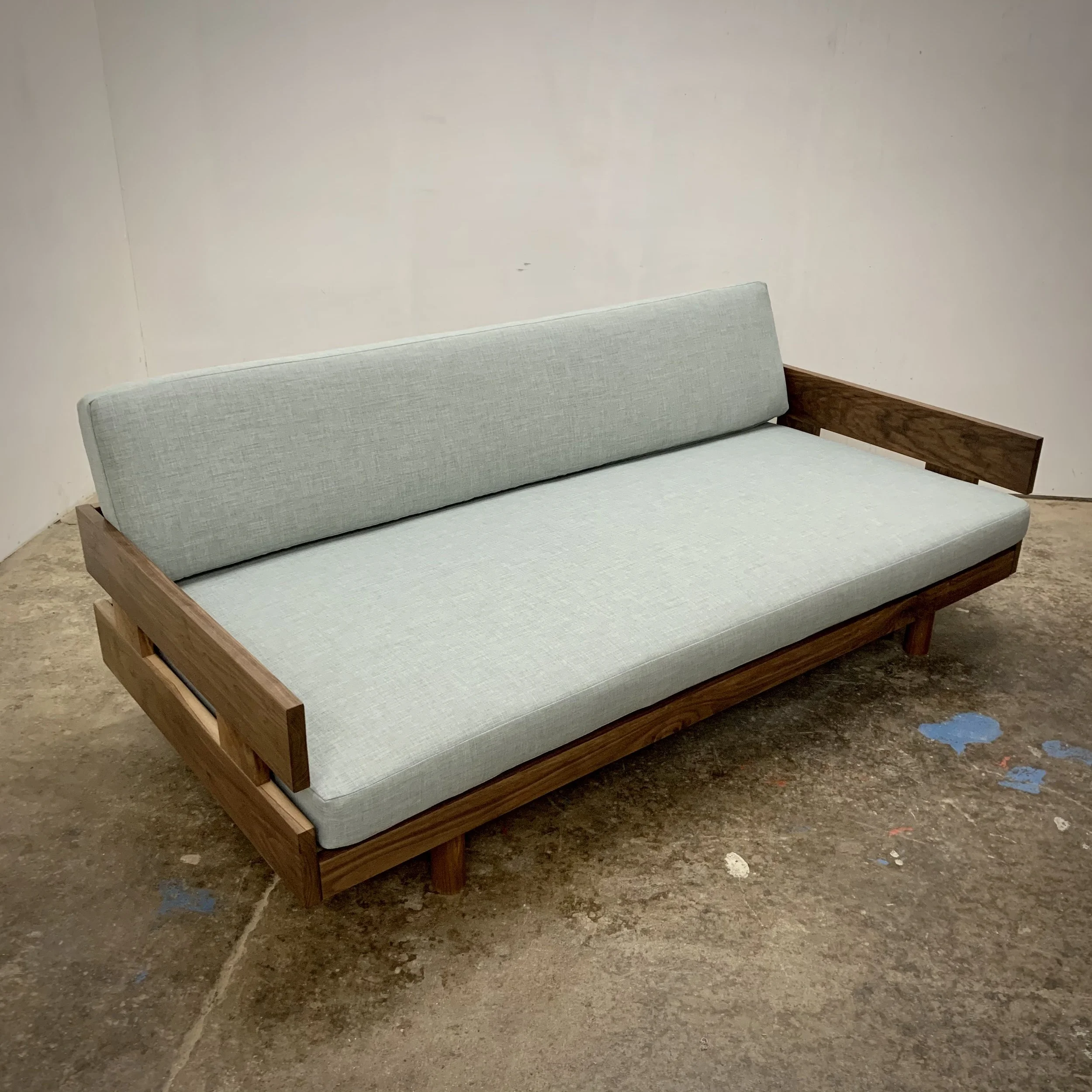 Hanna II in walnut with poplar slats - cushions