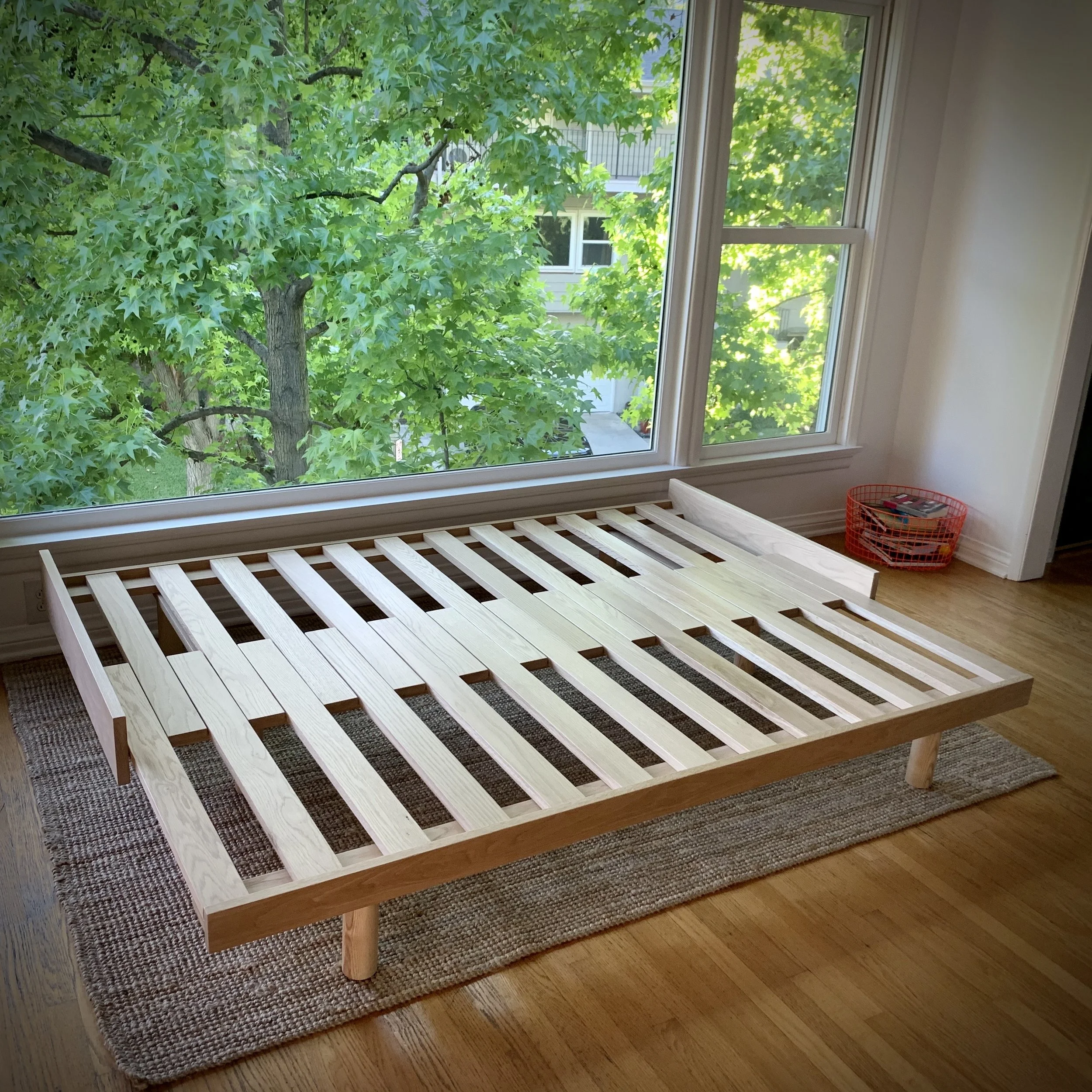 Hanna daybed in 100% solid white oak