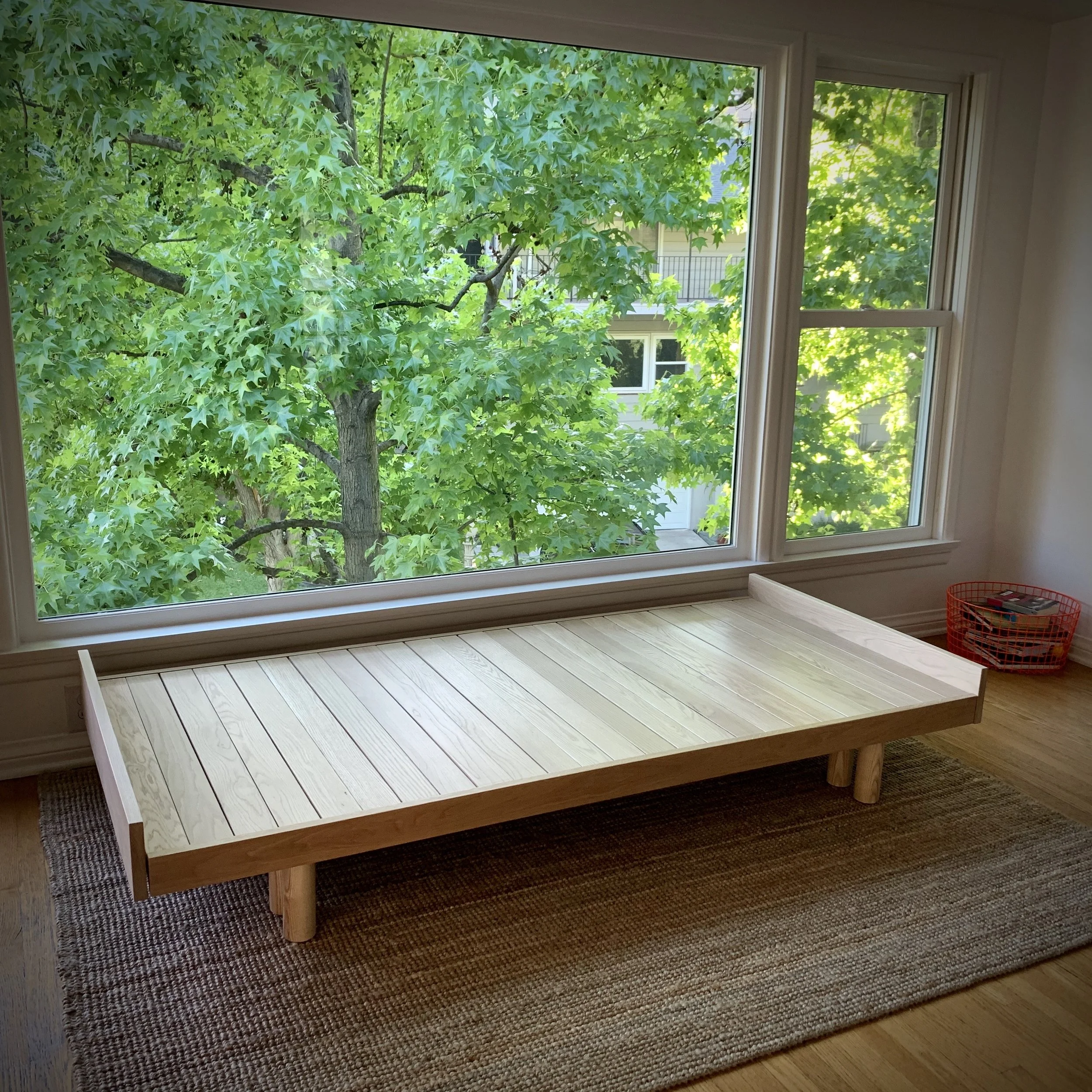 Hanna daybed in 100% solid white oak