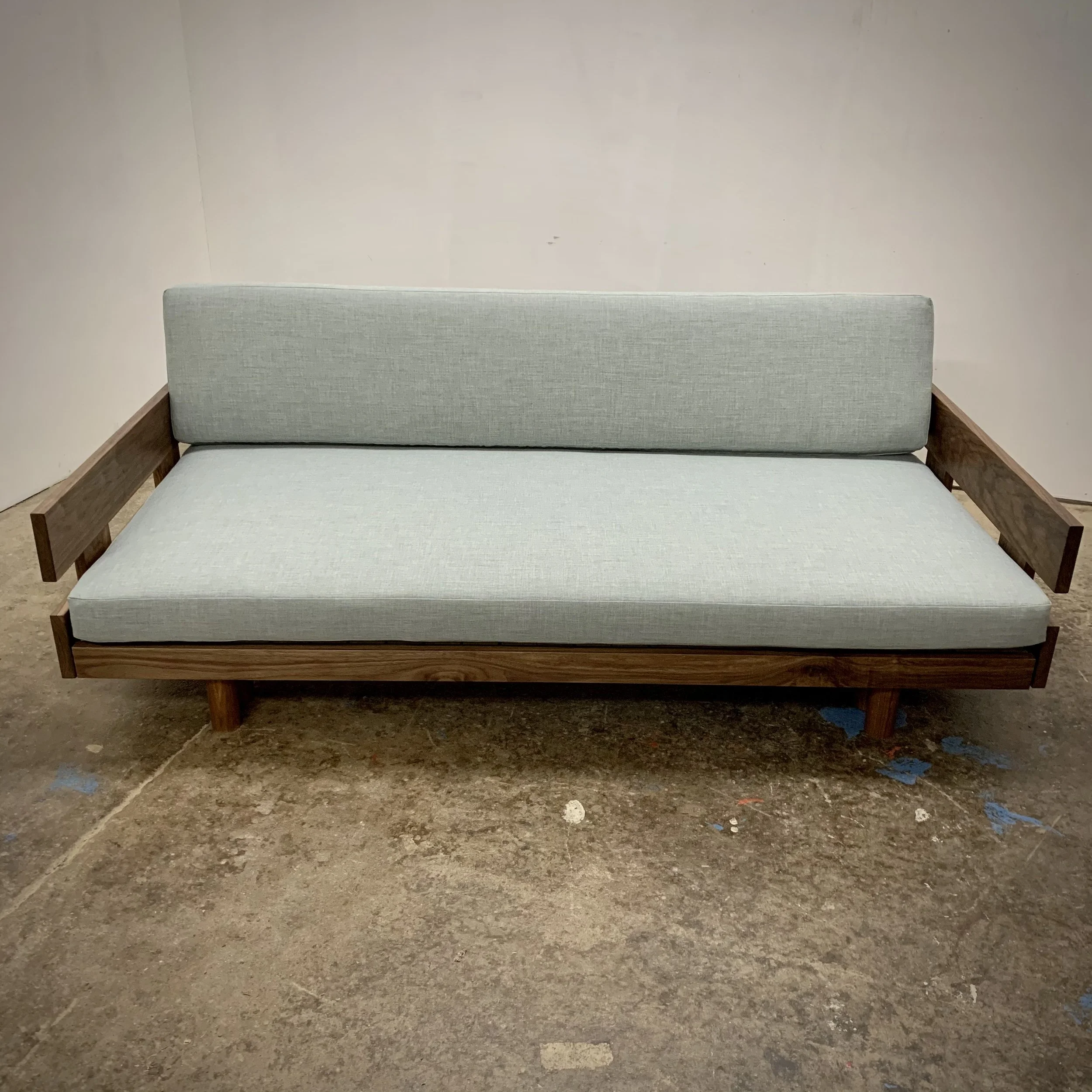 Hanna II in walnut with poplar slats - cushions