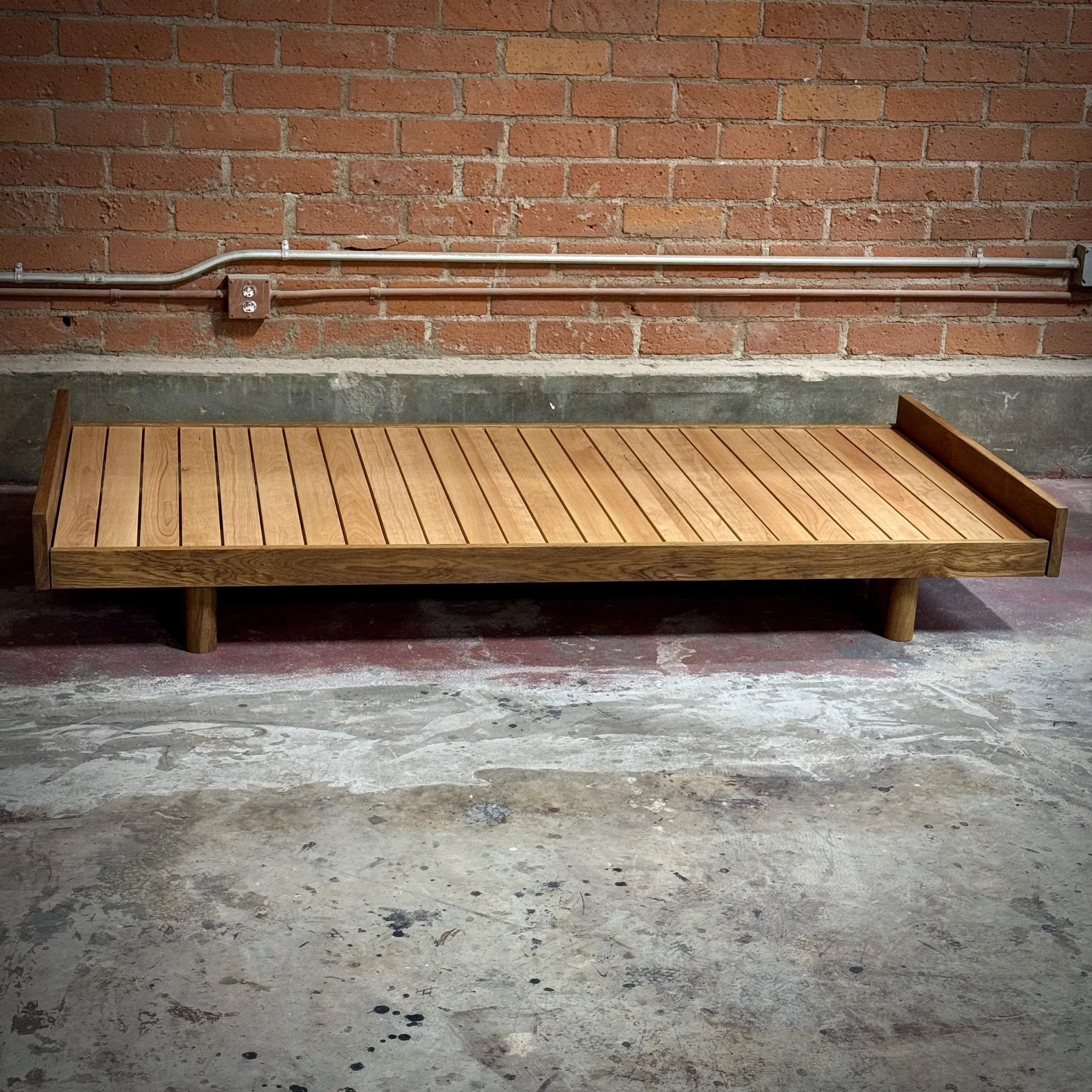 Hanna daybed in teak with cherry slats