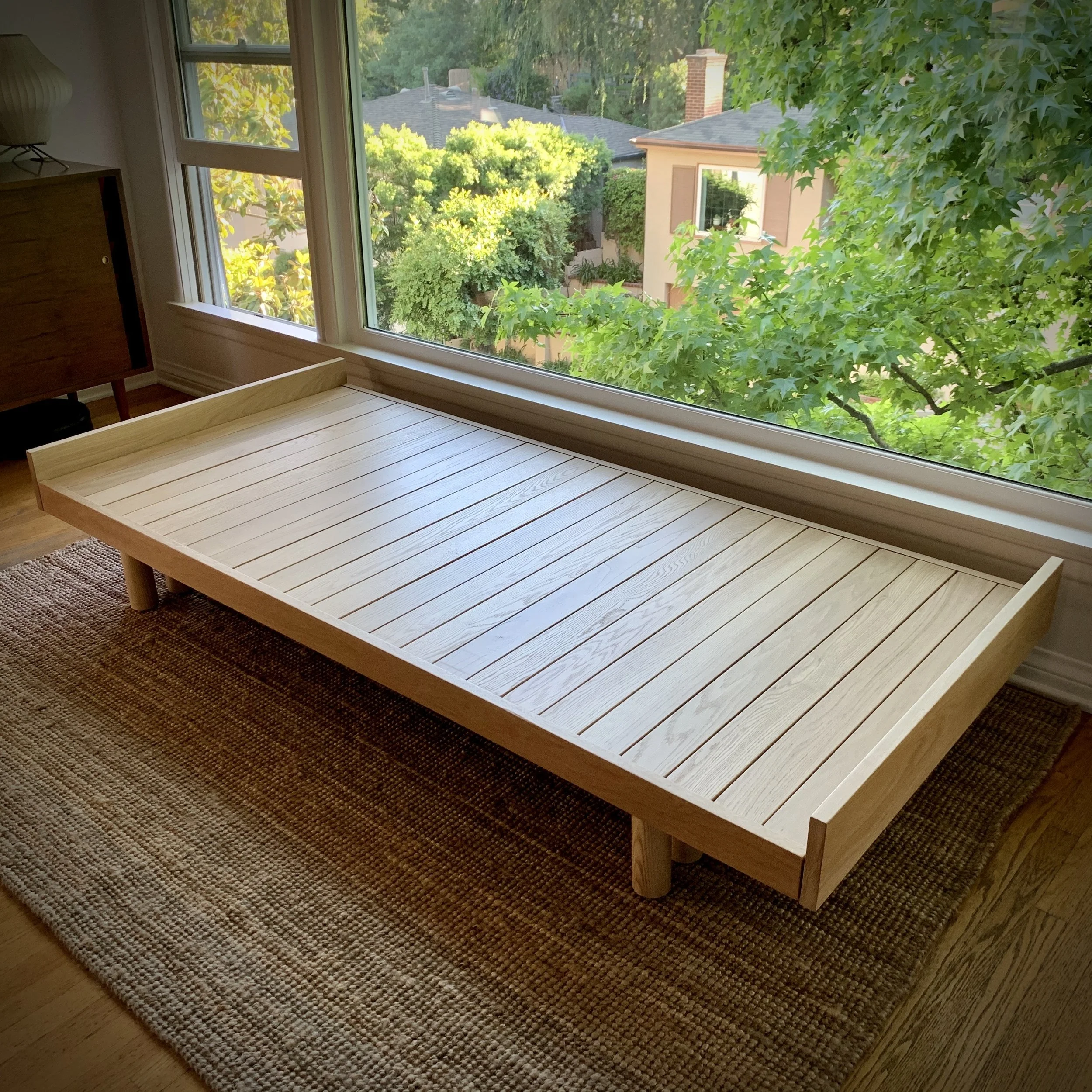 Hanna daybed in 100% solid white oak