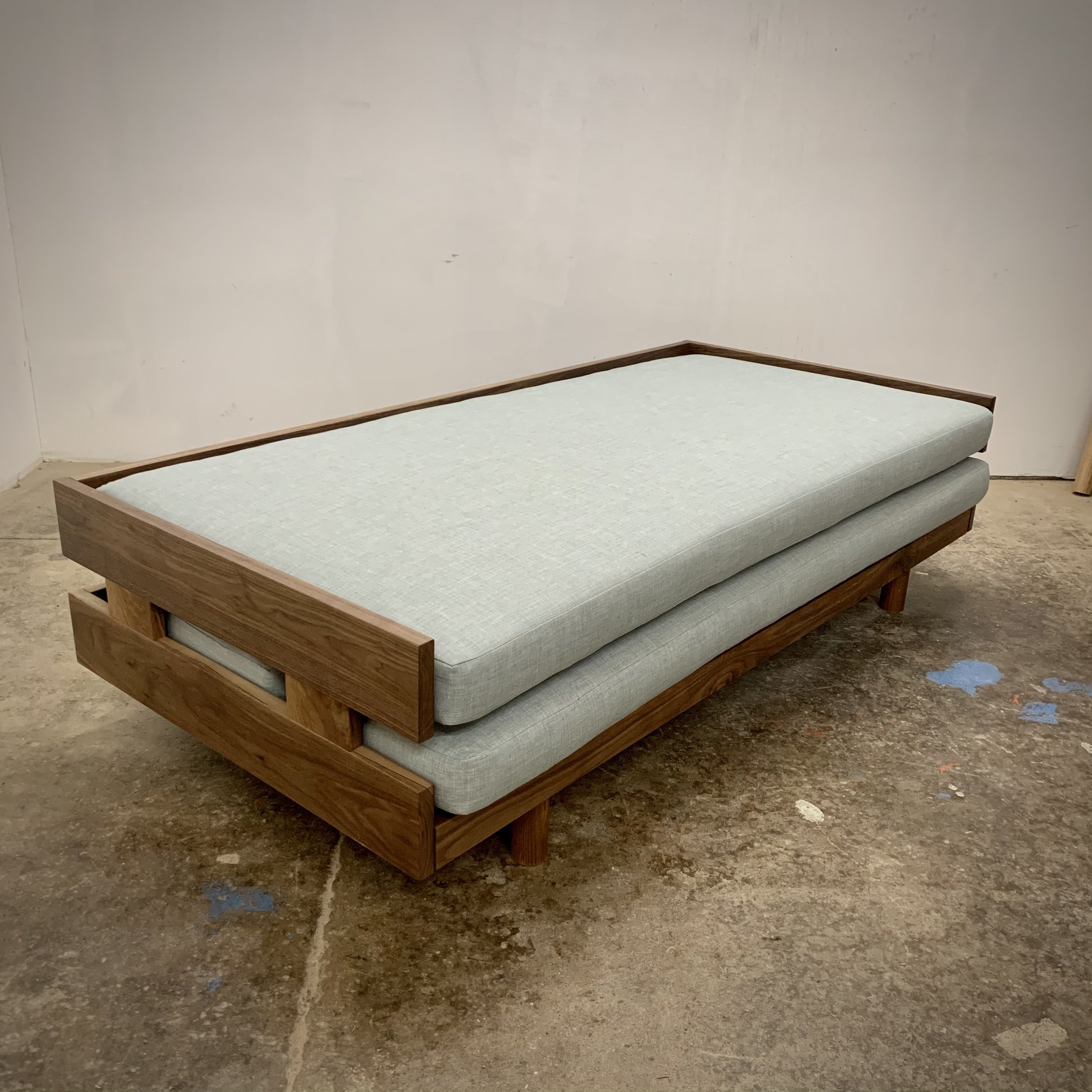 Hanna II in walnut with poplar slats - cushions