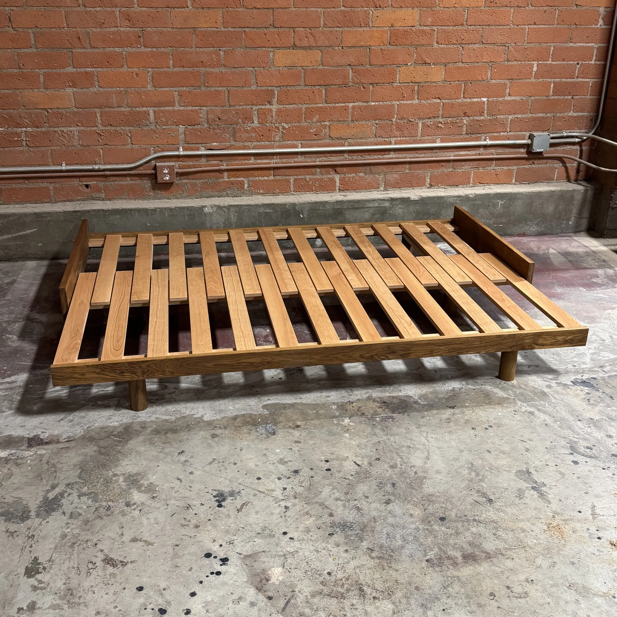 Hanna daybed in teak with cherry slats