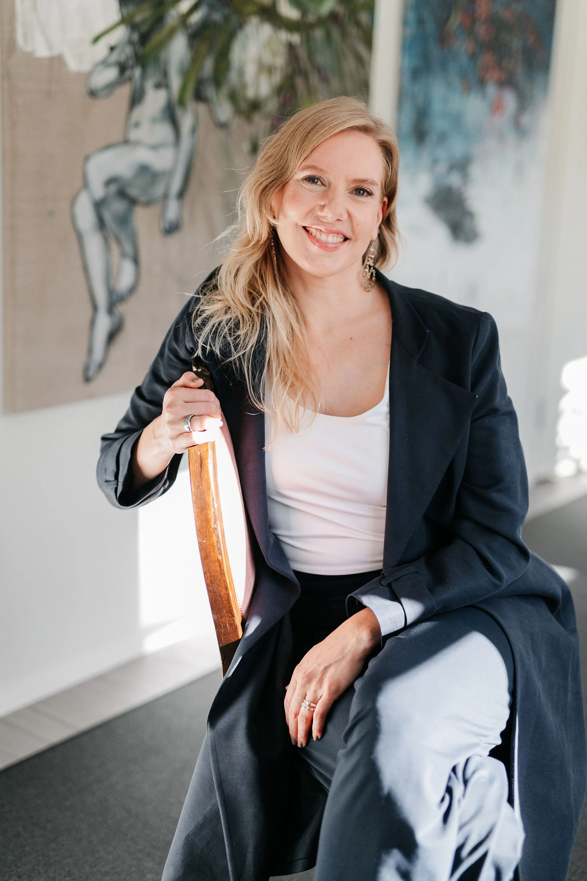 Katrin hymyilee