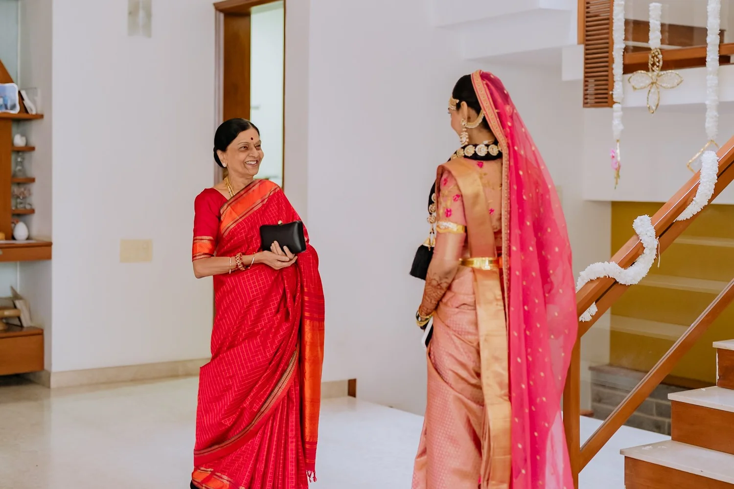 Shrishti meeting her mother at home before leaving for the palace