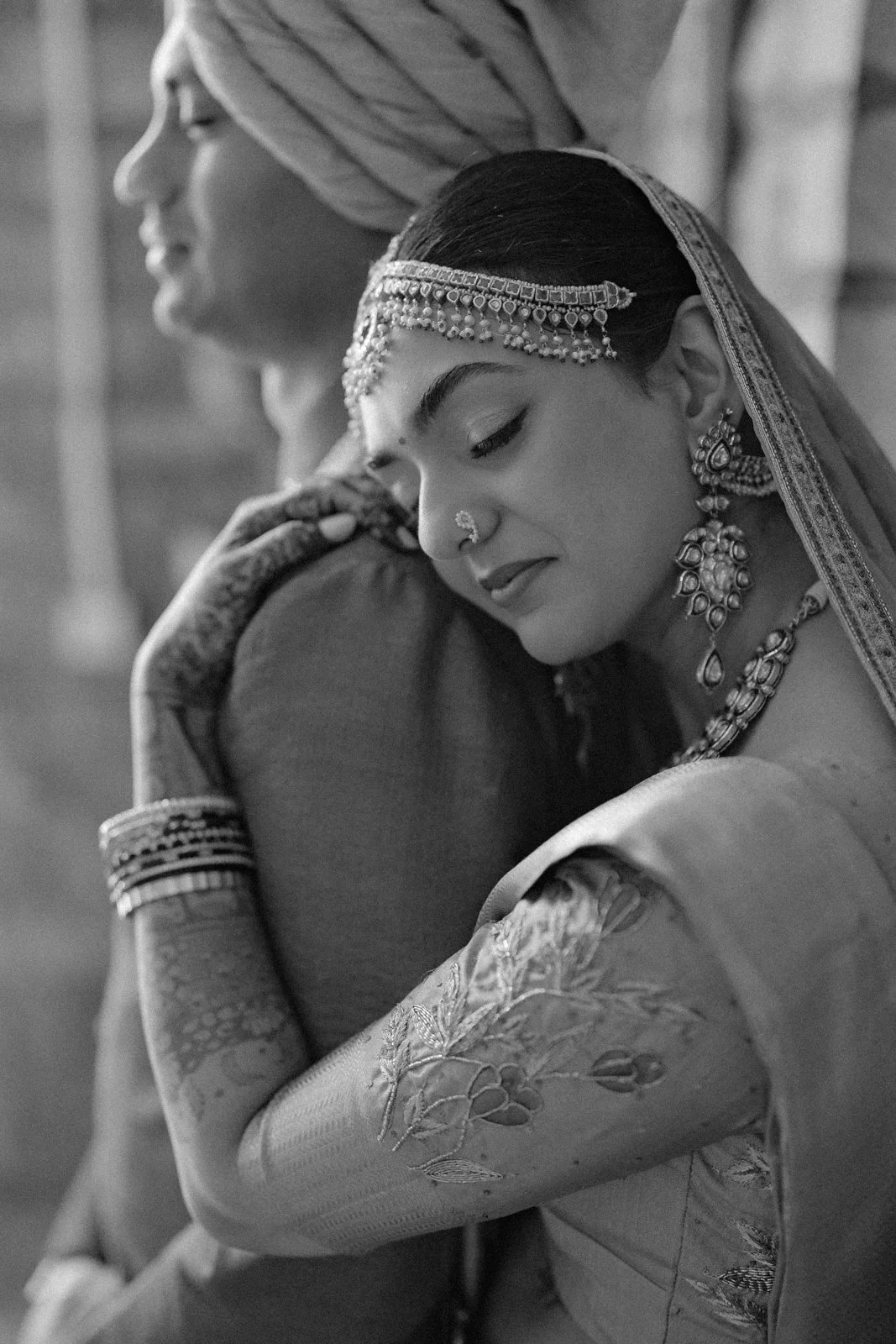 Shrishti resting her head on Akhil's shoulder, black and white