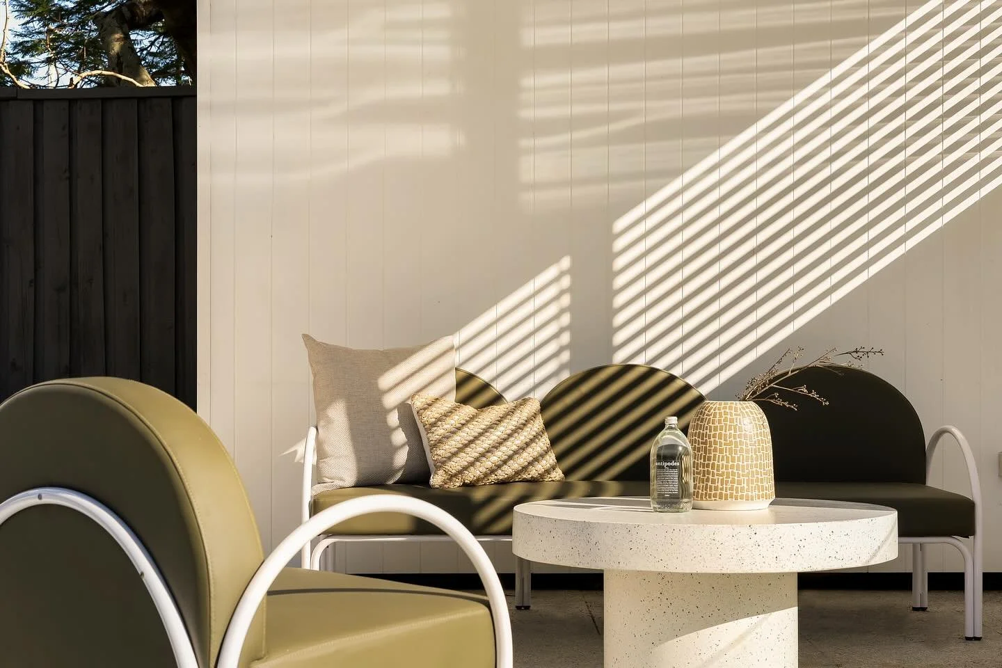 Spring in Brisbane = outdoor living done right. 🌿☀️

A styled alfresco space helps buyers picture the lifestyle&mdash;and that&rsquo;s what sells.

Limited spaces available for Spring! 
Get it touch with our team today 📧 styling@tailoredinteriors.c