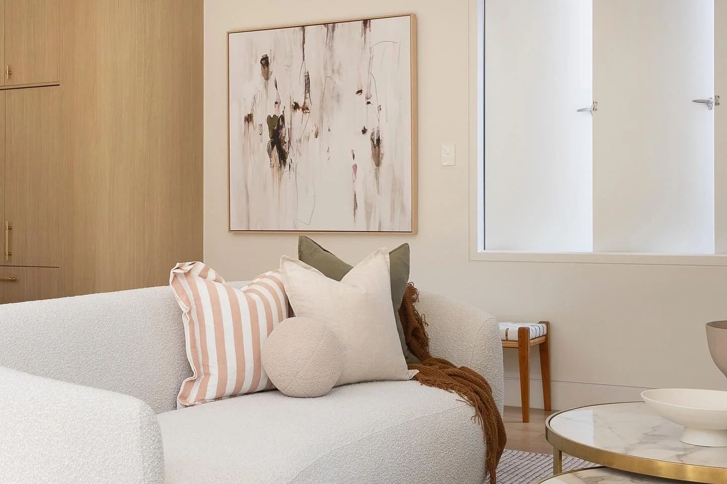 Art brings soul to a space. 

#propertystyling #propertystylingbrisbane #tailoredinteriors #homestaging
