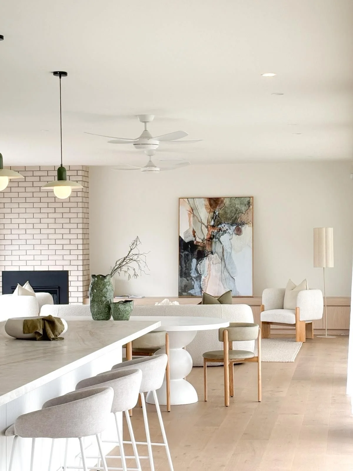 &bull; Tailored X Tarragindi &bull;

Completed project captured for @markdiamondirish 

Ready to style your space? Let&rsquo;s talk. 
styling@tailoredinteriors.com.au