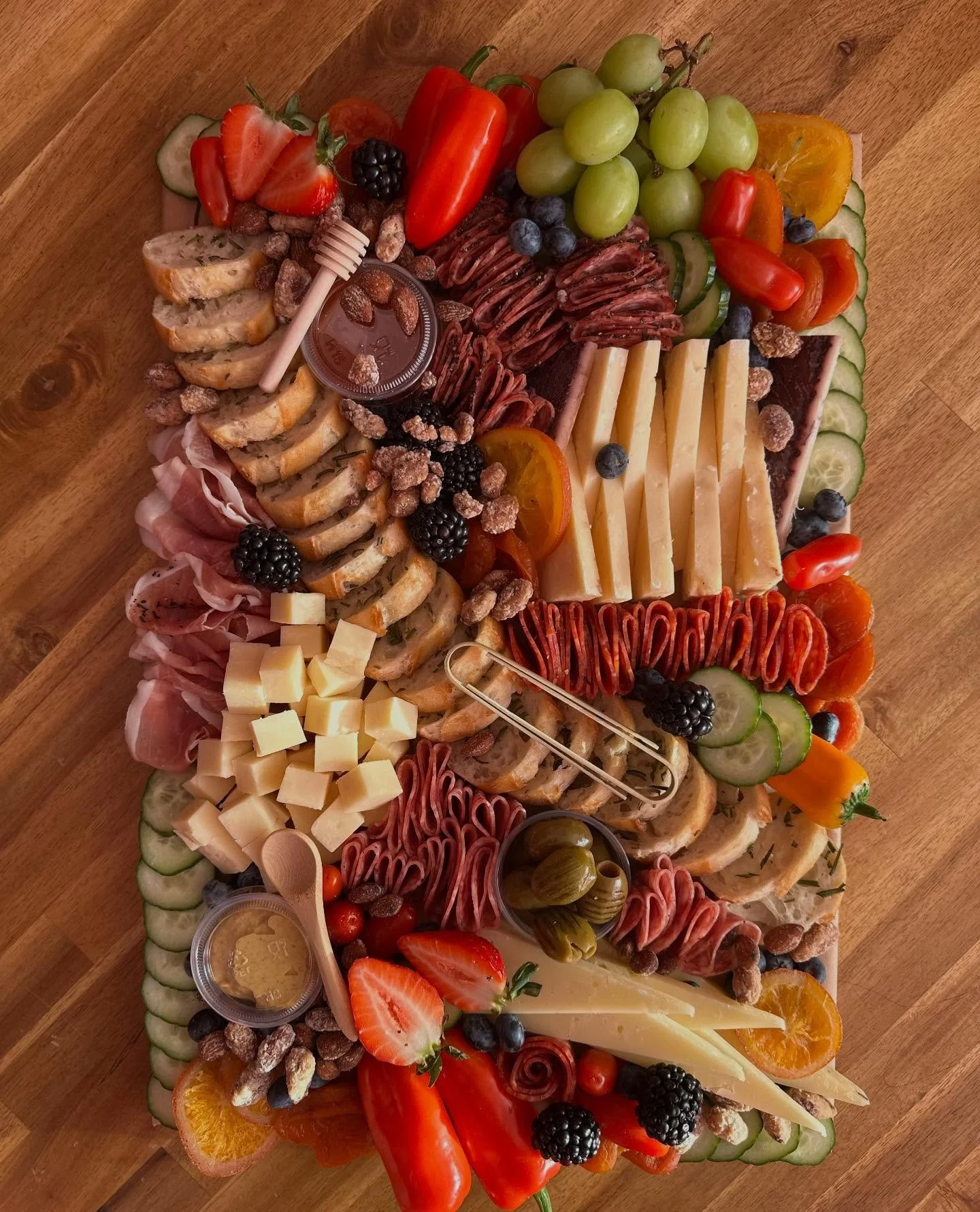Put this one together for the Denver School of Modern Greek and had so much fun doing it! 

#charcuterieboards #cheeseboard #superbowl #denvercolorado #5280eats