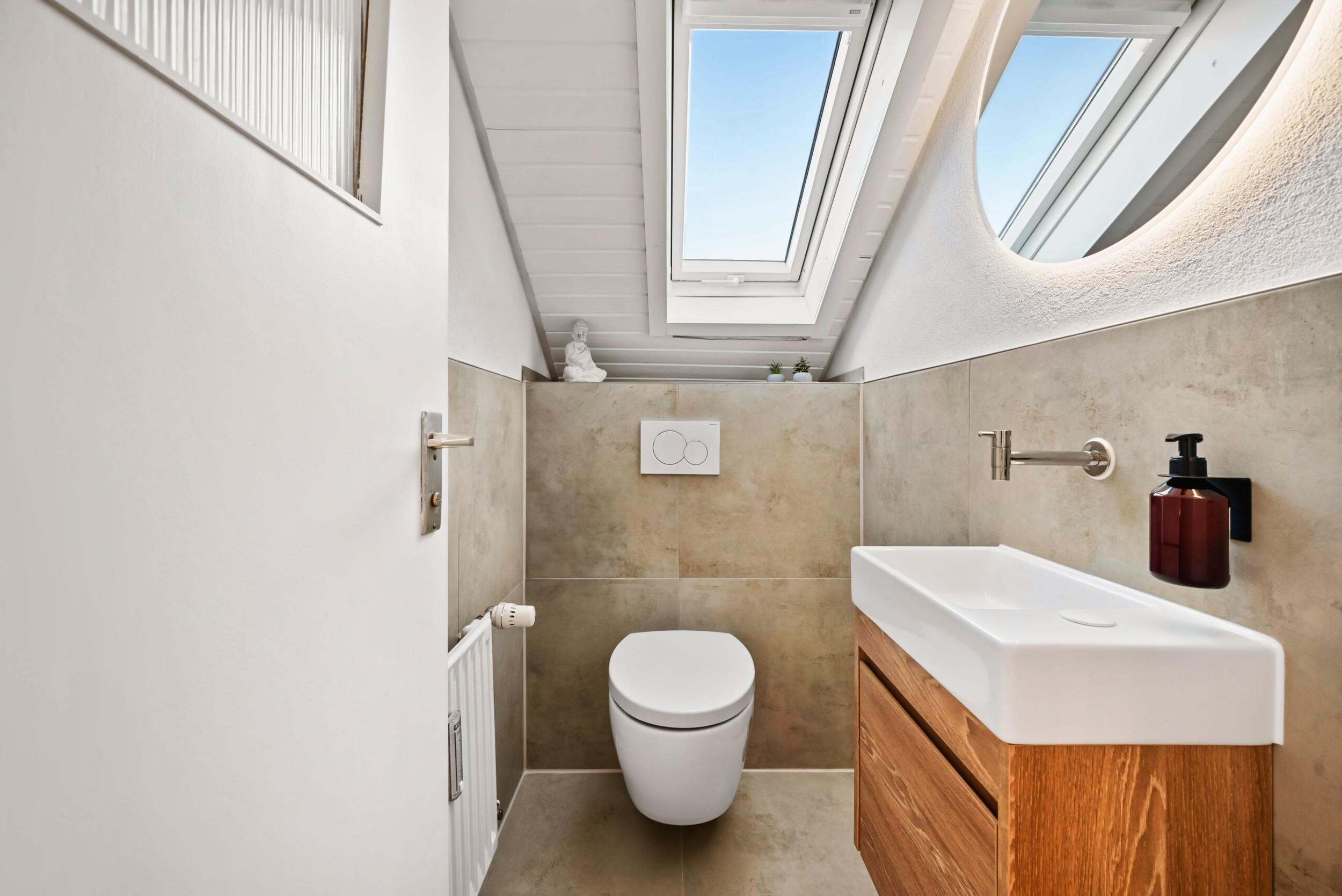 Ian Media - DC756 (2).png