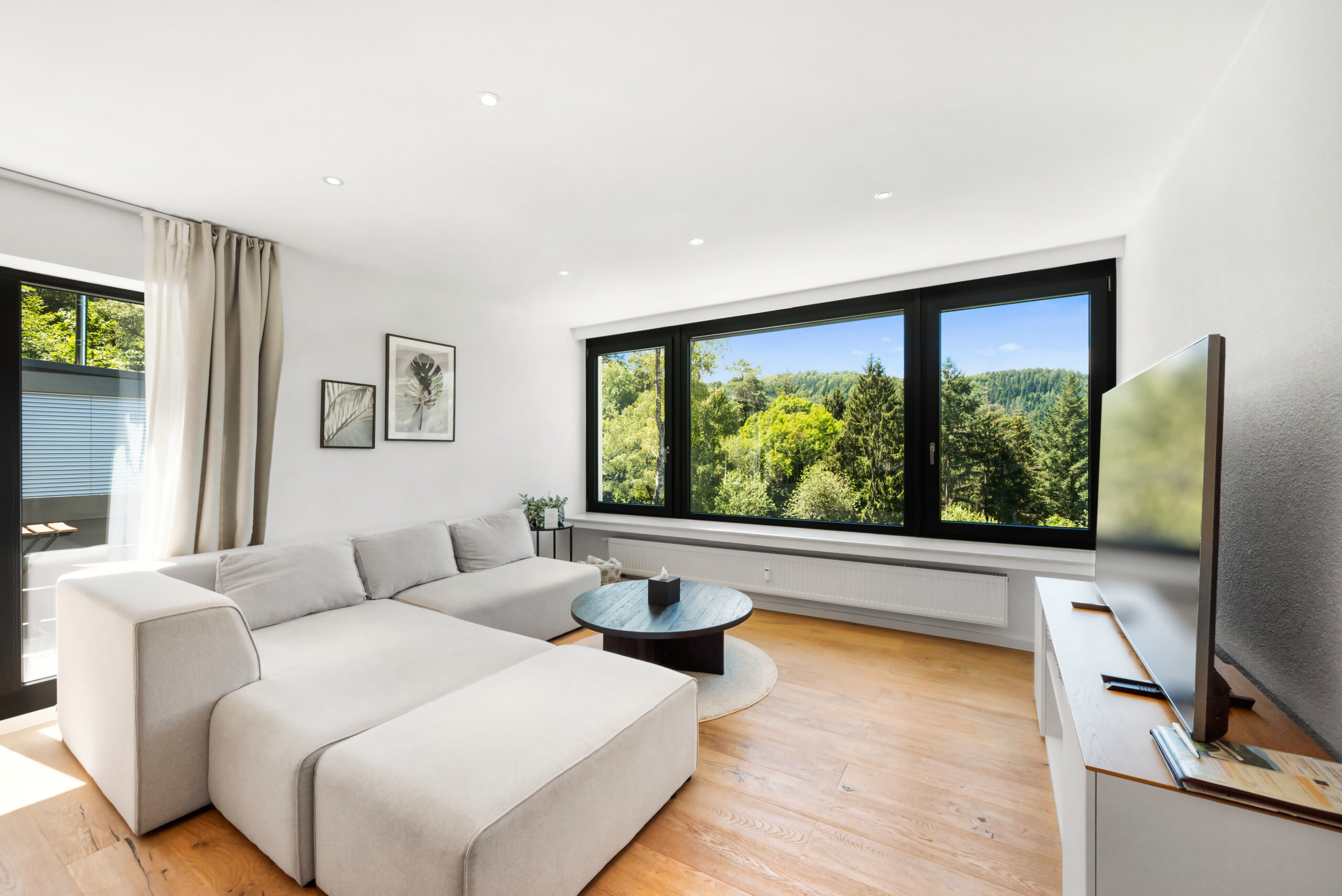 Ian Media - DC756 (9).png