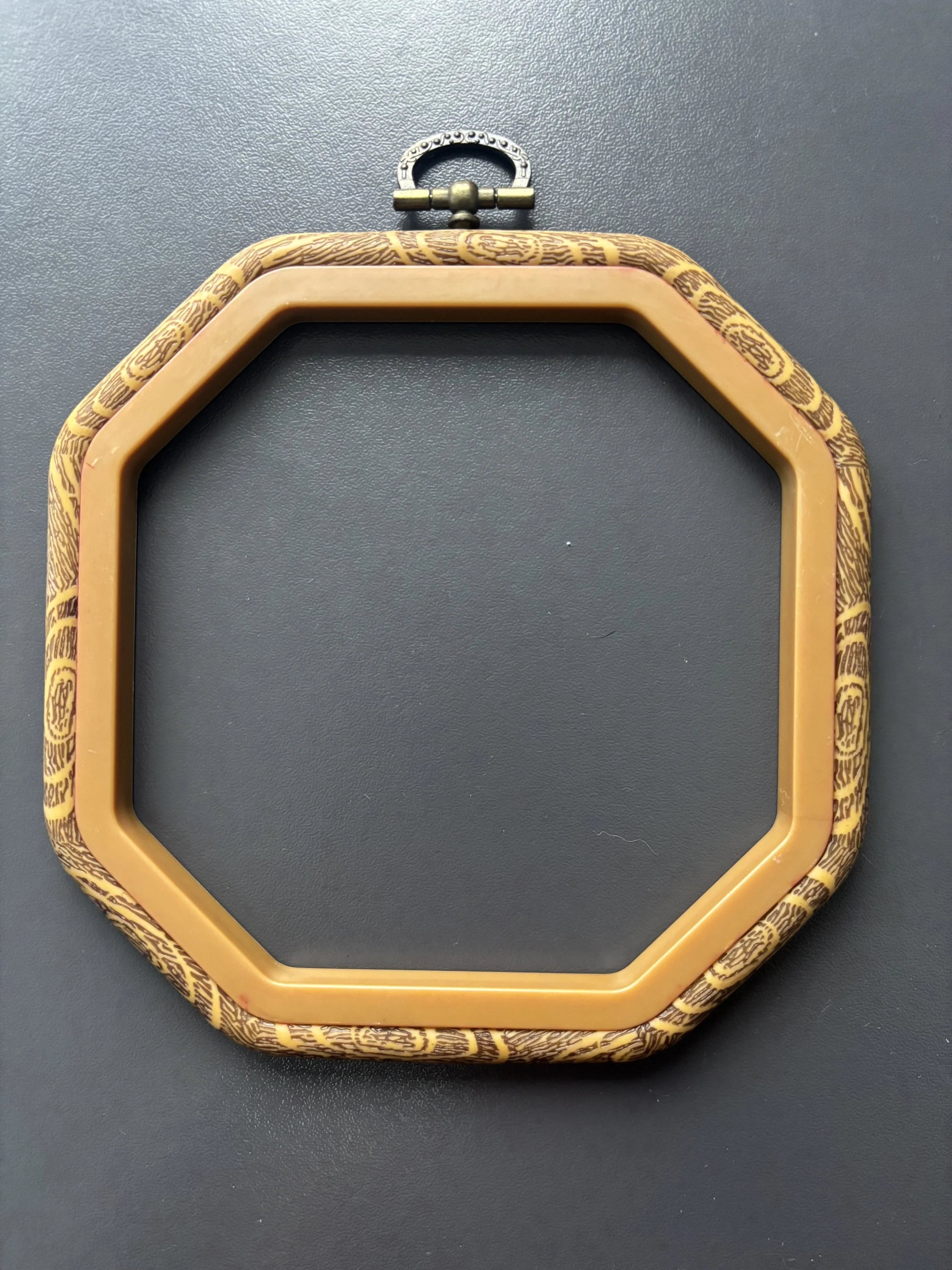 5” (13 cm) Bastidor octogonal de imitación madera