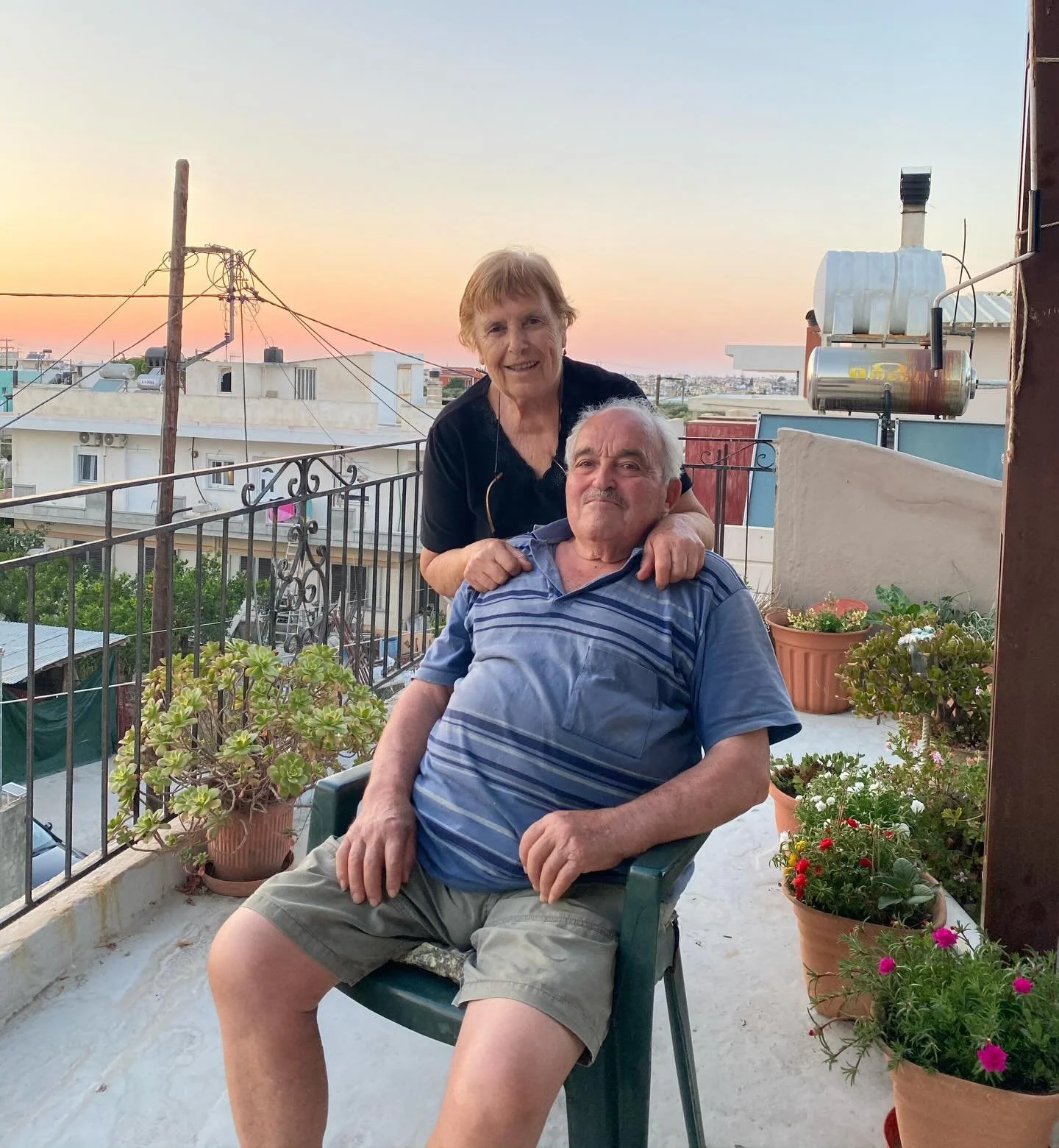 NIKOS GARDEN CRETAN VILLAGE BANQUET 🧑🏽&zwj;🌾

I will be back @thehellenichouseproject hosting a very special Greek garden to table experience Saturday January 10th! 🇬🇷

This session will be focused on my favourite Cretan flora and the food! I&rs