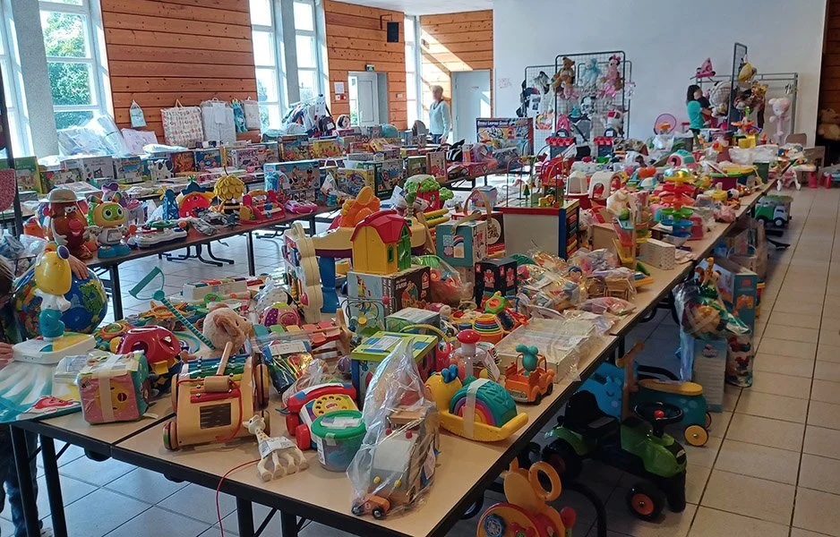 bourse jouets 2024 ensemble 2.jpg