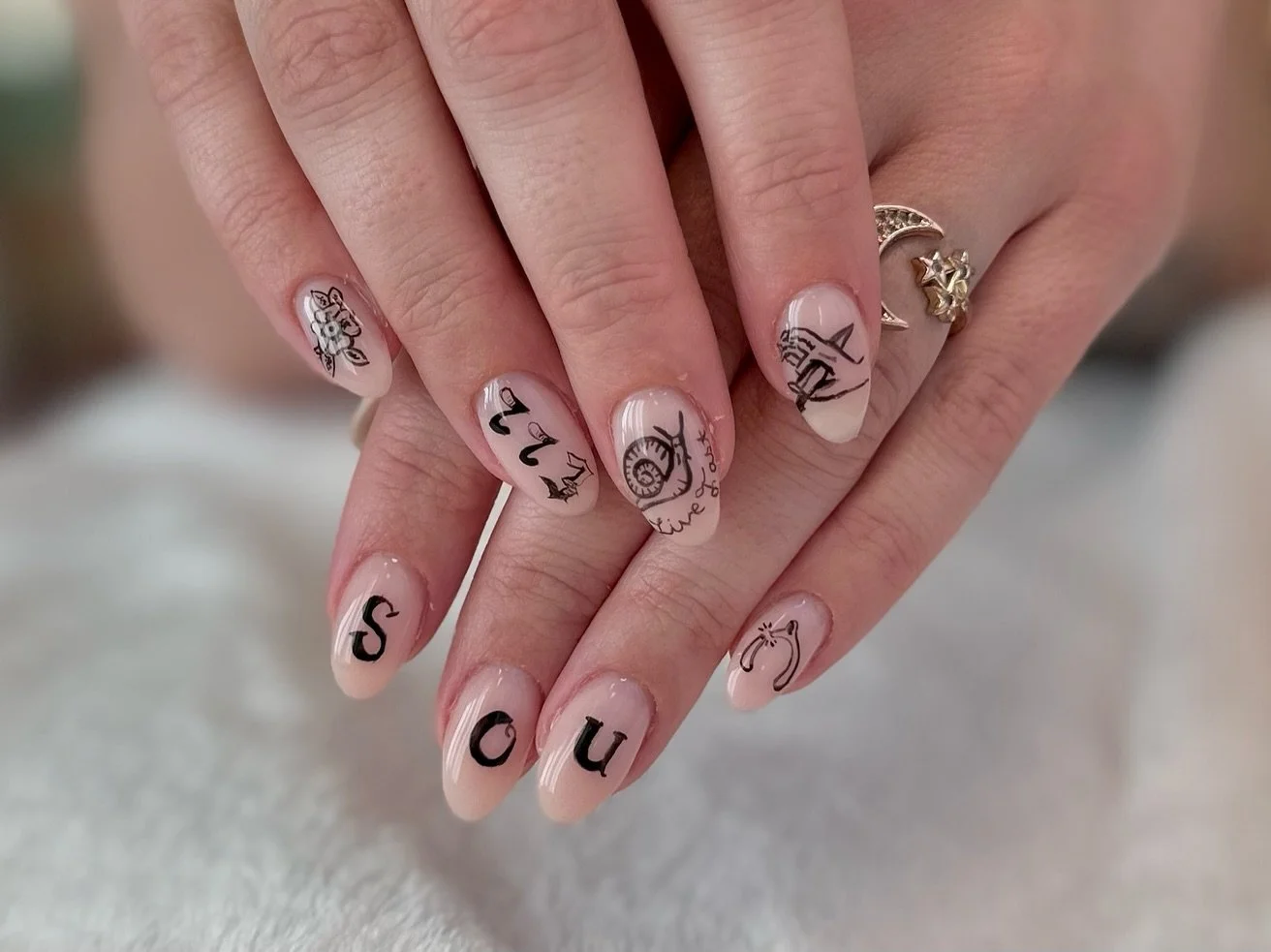 @thebearfx tattoo nails for @herladytompkins 🥰

// #thebear #thebearfx #nails #gelnails #structuredmanicure