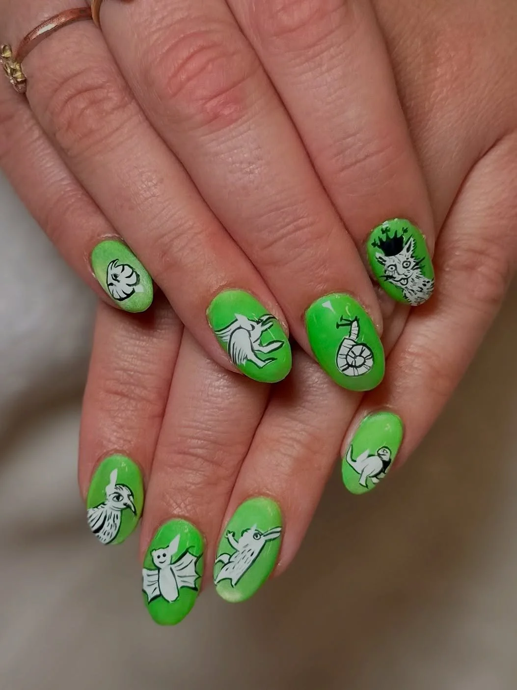 💚💚💚💚💚

brat summer but instead it&rsquo;s rat summer because a lot of lil guys but all from fucked up medieval animal illustrations and because the bubonic plague lmao too soon????????

#gelnails #medievalanimals #lol #ratsummer