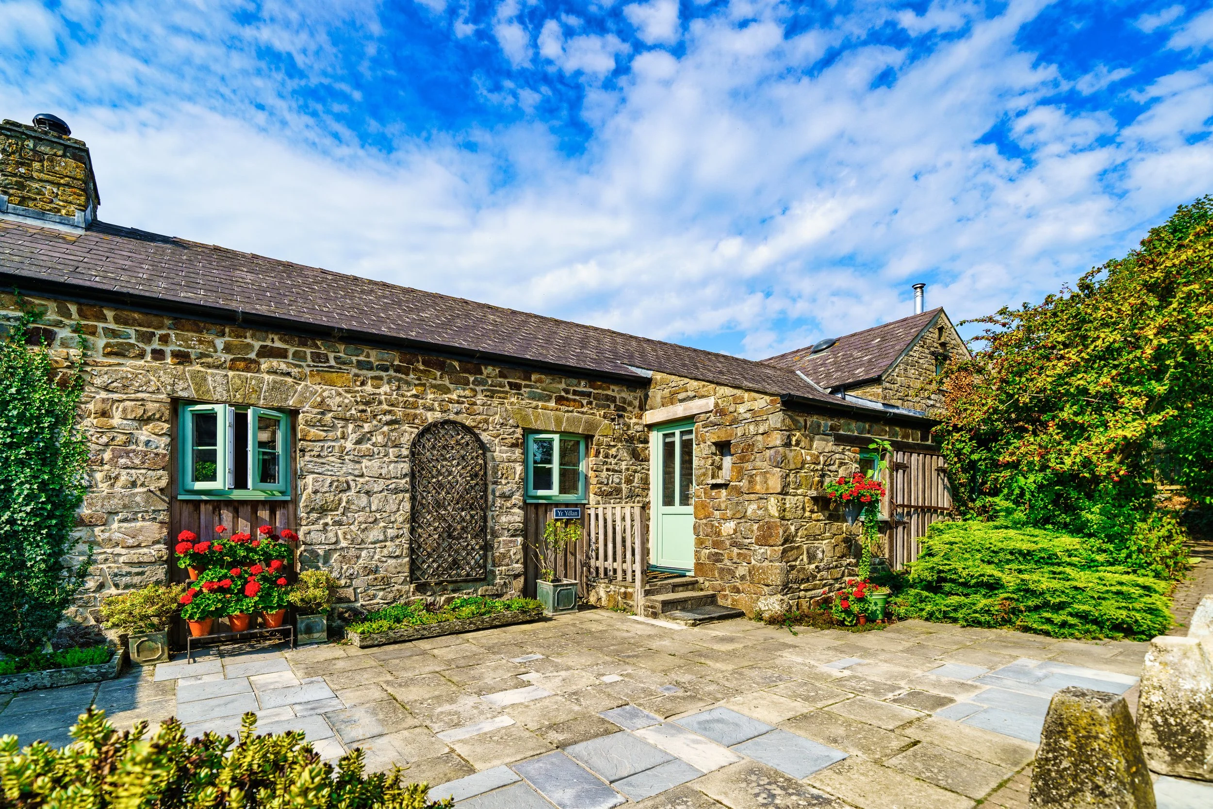 A Yr Ydlan outside copy 2.jpeg