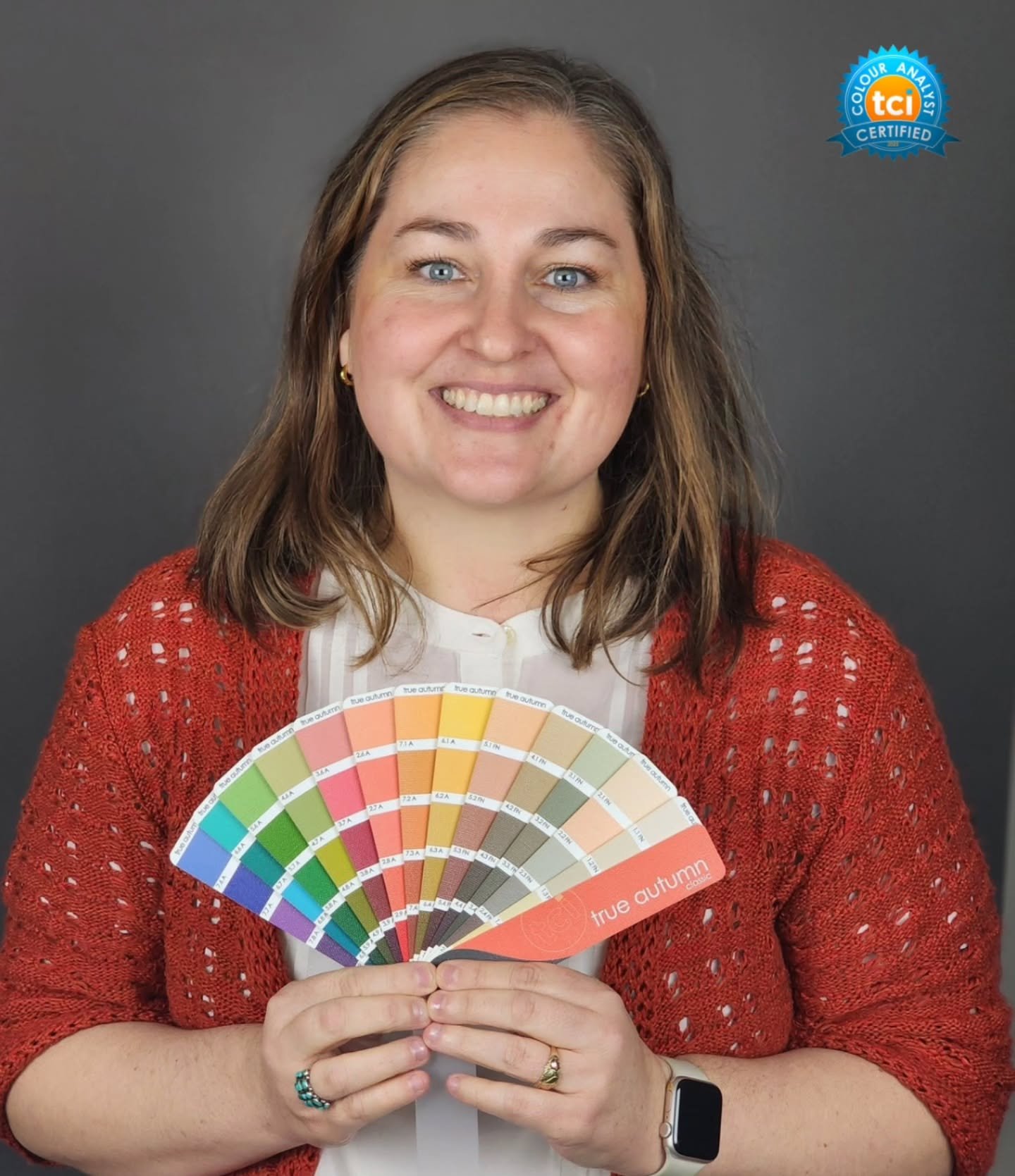 Don't let those beautiful blue eyes trick you into thinking she is a cool hue summer or winter!

✨️She is 100% all warm✨️ and so radiant!

Marvia, a former test client of mine, recently brought her husband and son into the studio to learn their best 